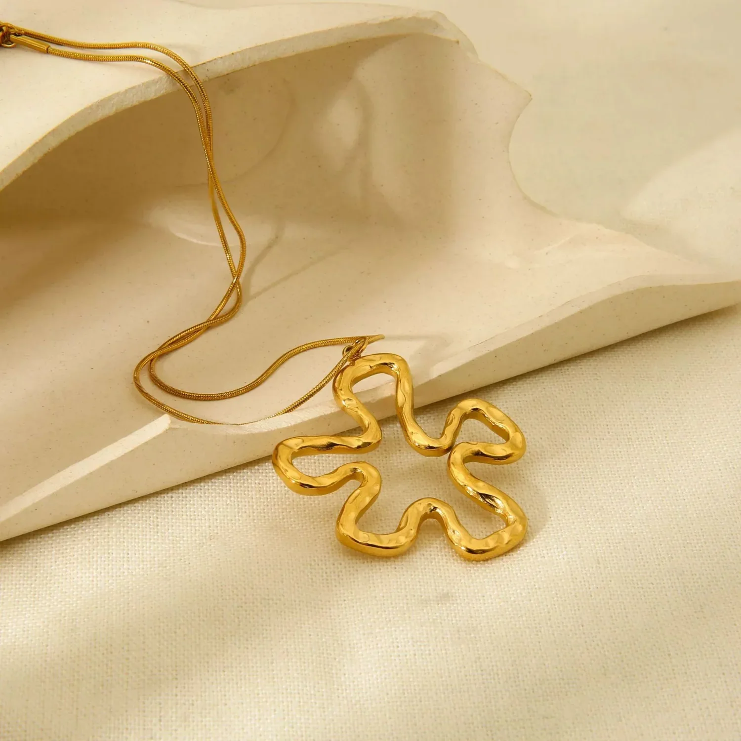 Abstract Wavy Gold Flower Necklace - Image 2