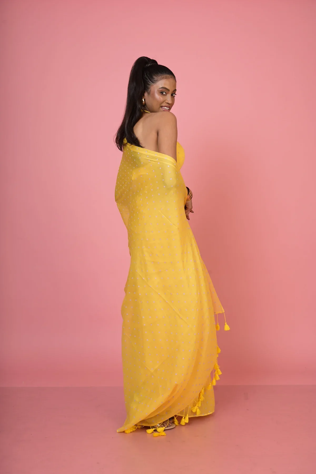 Basant Bahar Yellow Handloom Mul Cotton Polka Dotted Saree - Image 3