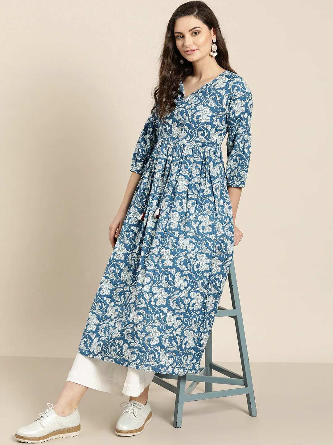 Blue Floral Gathered Kurta - Image 4