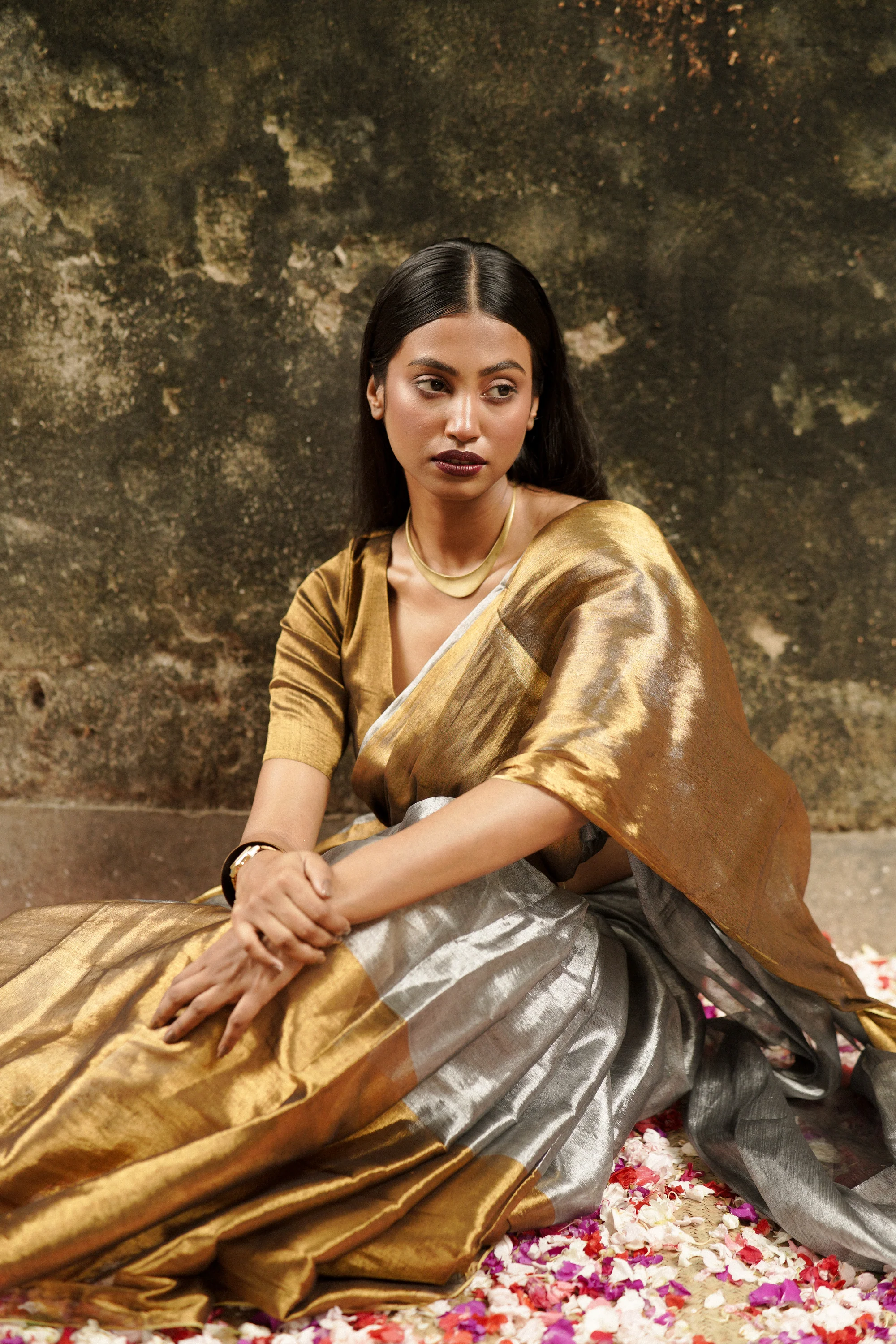 Chandi Aur Sona Gold And Silver Handloom Tissue Saree - Image 4