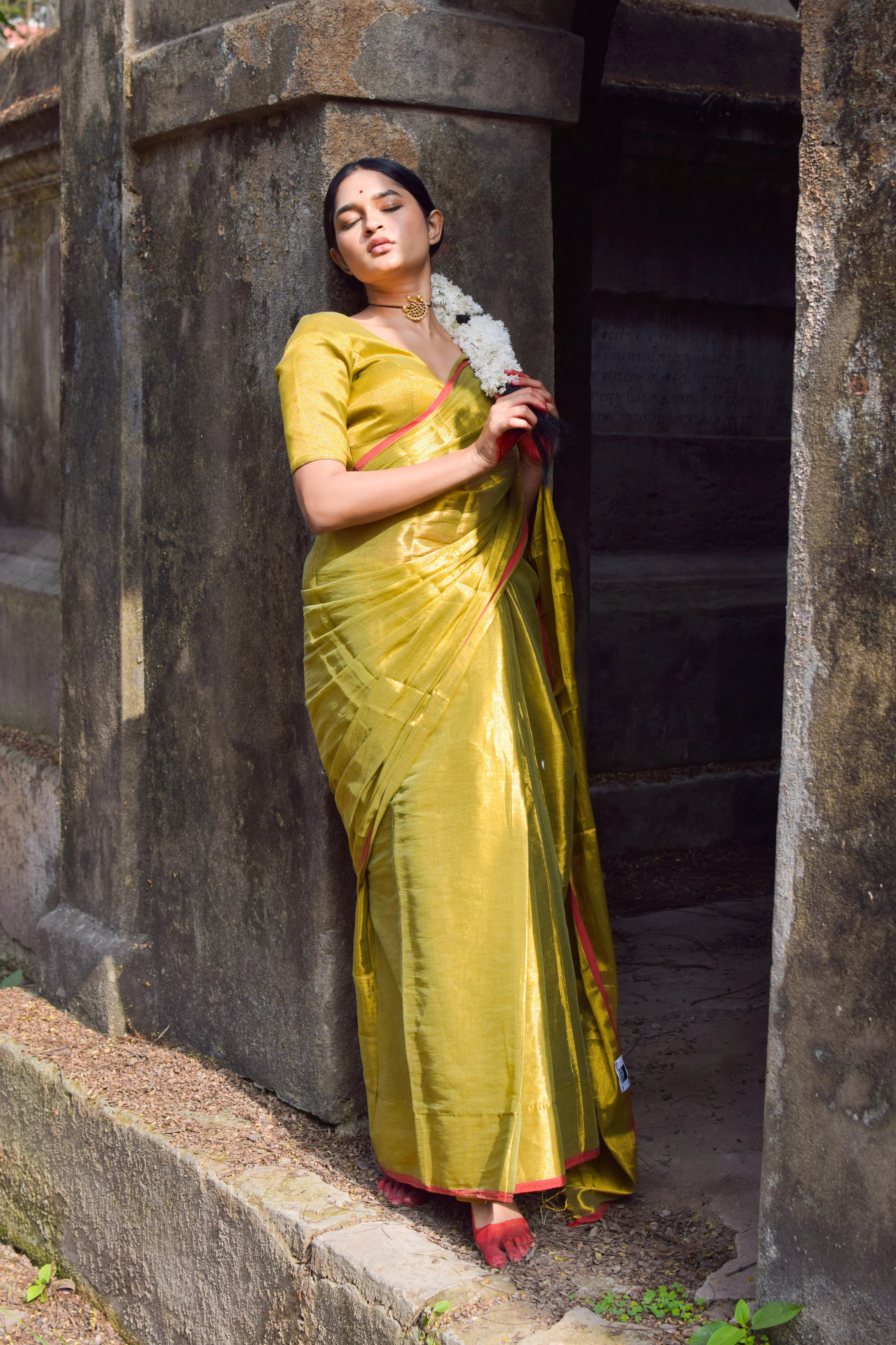 Chandrakala Olive Green Dual Tone Tissue Saree - Image 3