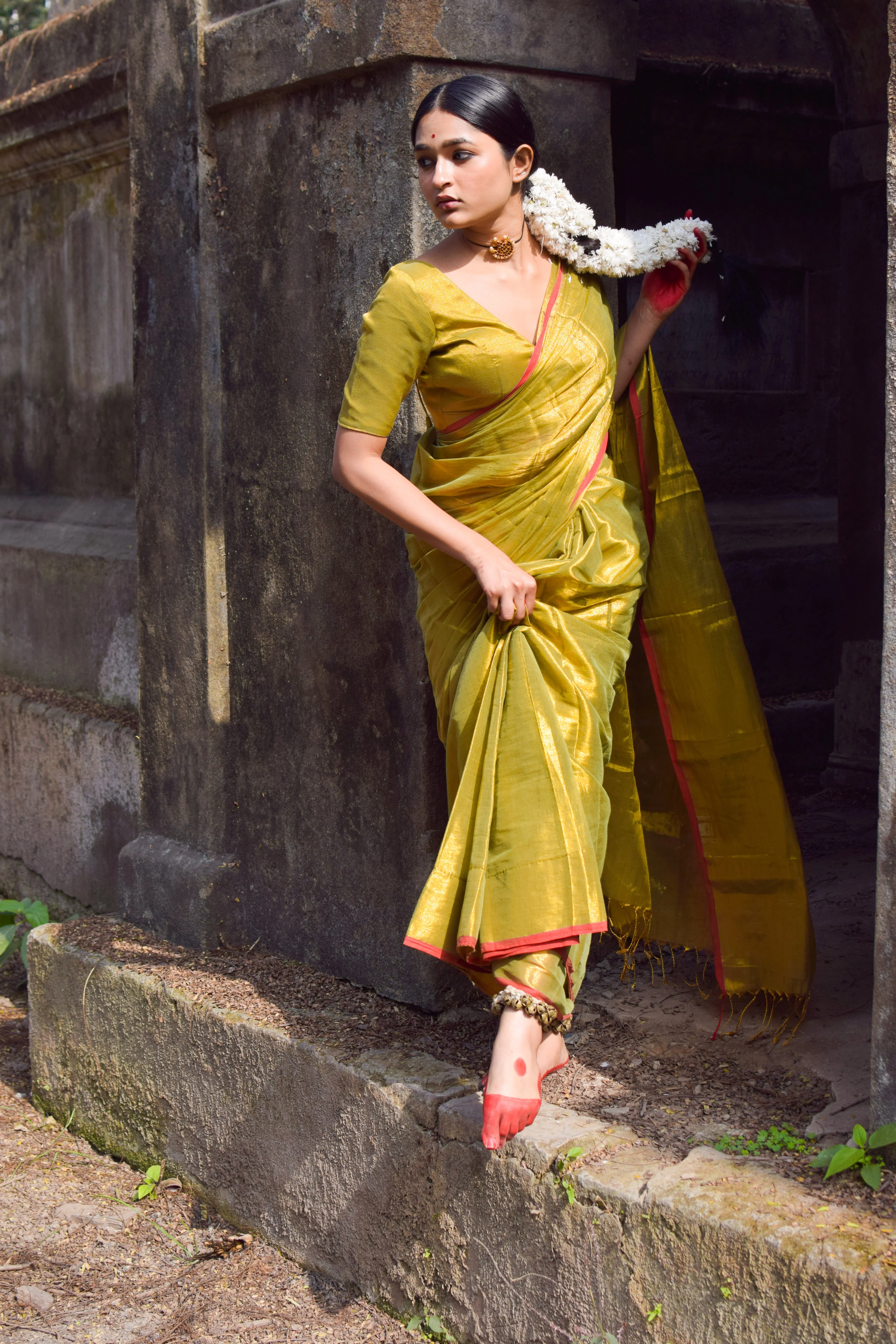 Chandrakala Olive Green Dual Tone Tissue Saree - Image 4