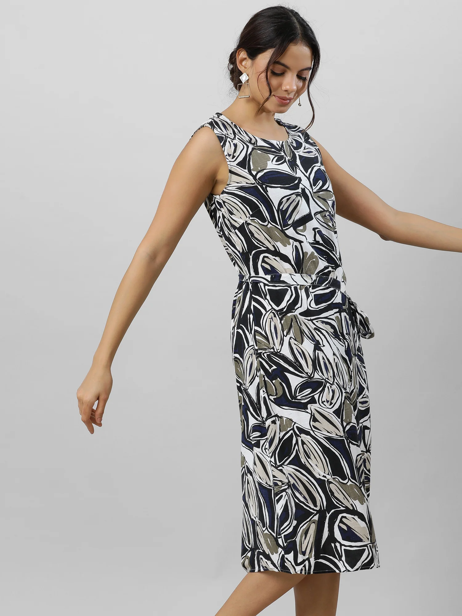 Women Chic Sleeveless White Print Dress - Image 8