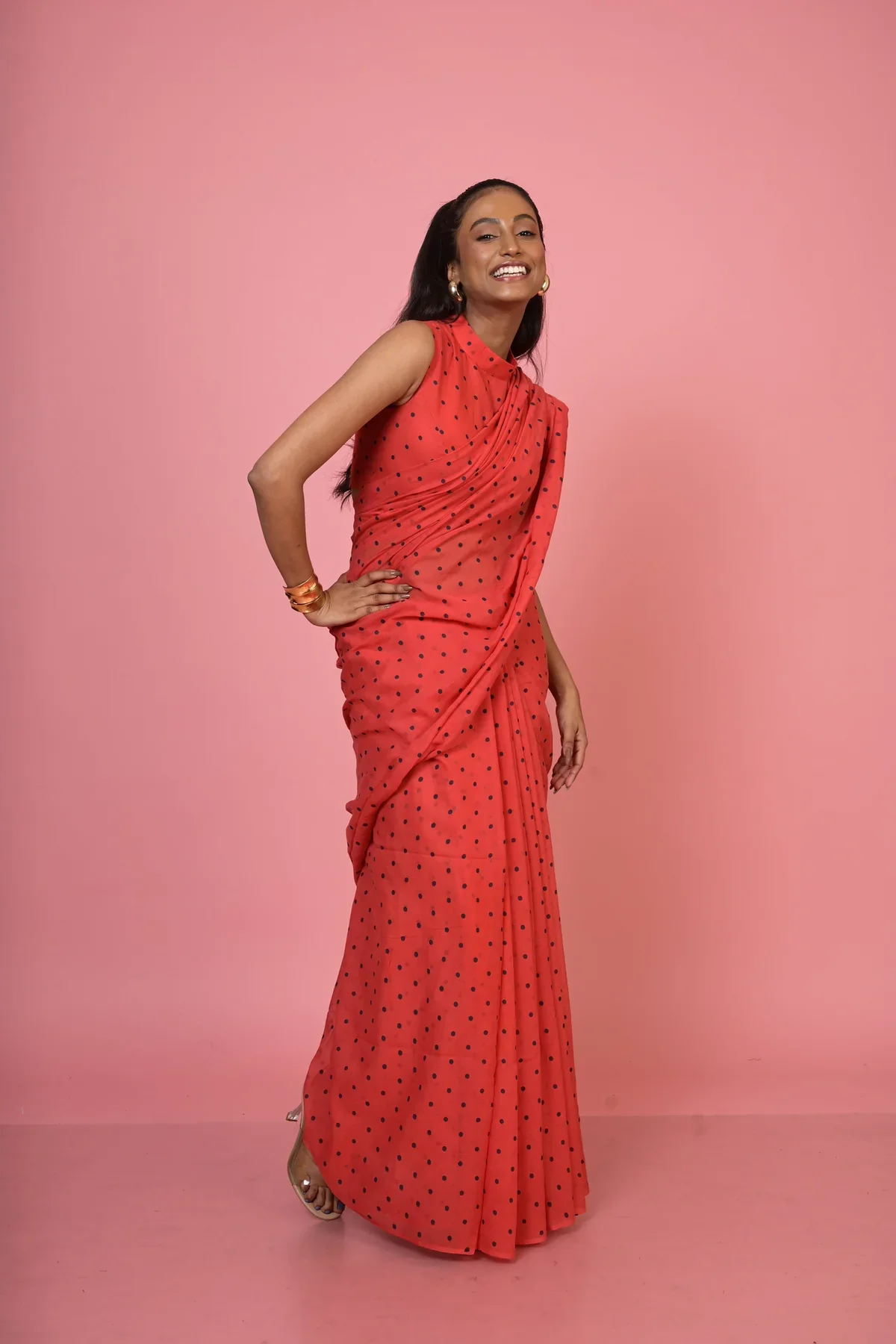Red Handloom Mul Cotton Polka Dotted Saree - Image 5