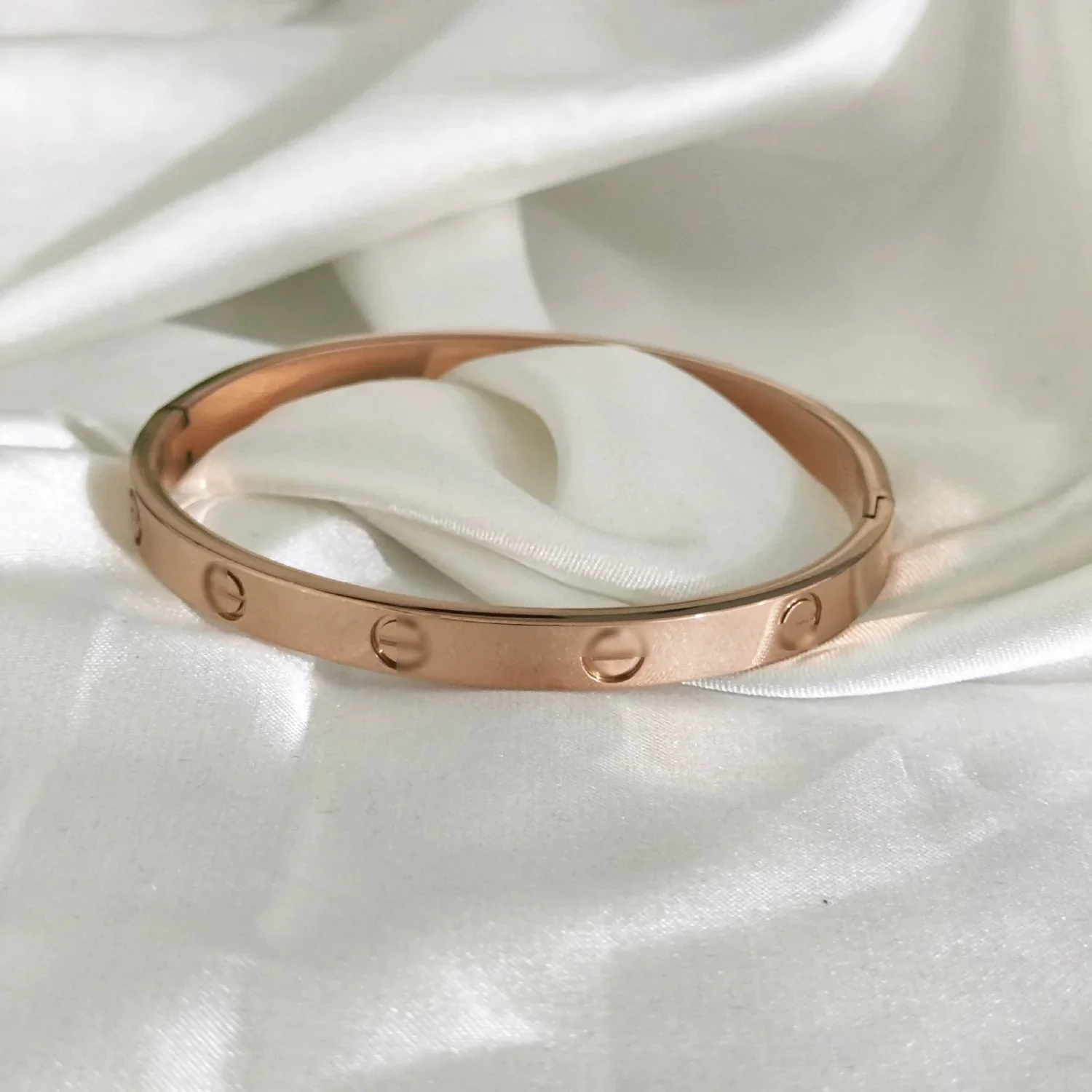 Classic Rose Gold Screw Motif Bangle