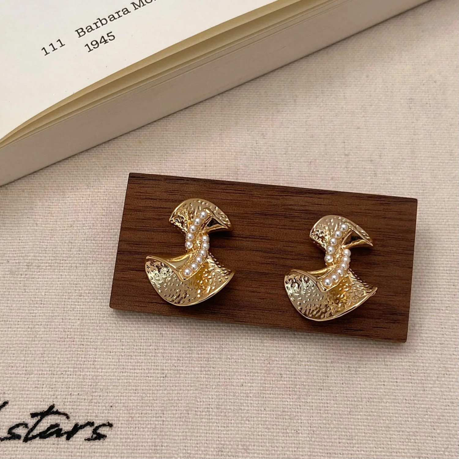 Delicate Pearl Semi Twisted Bow Pin Earring