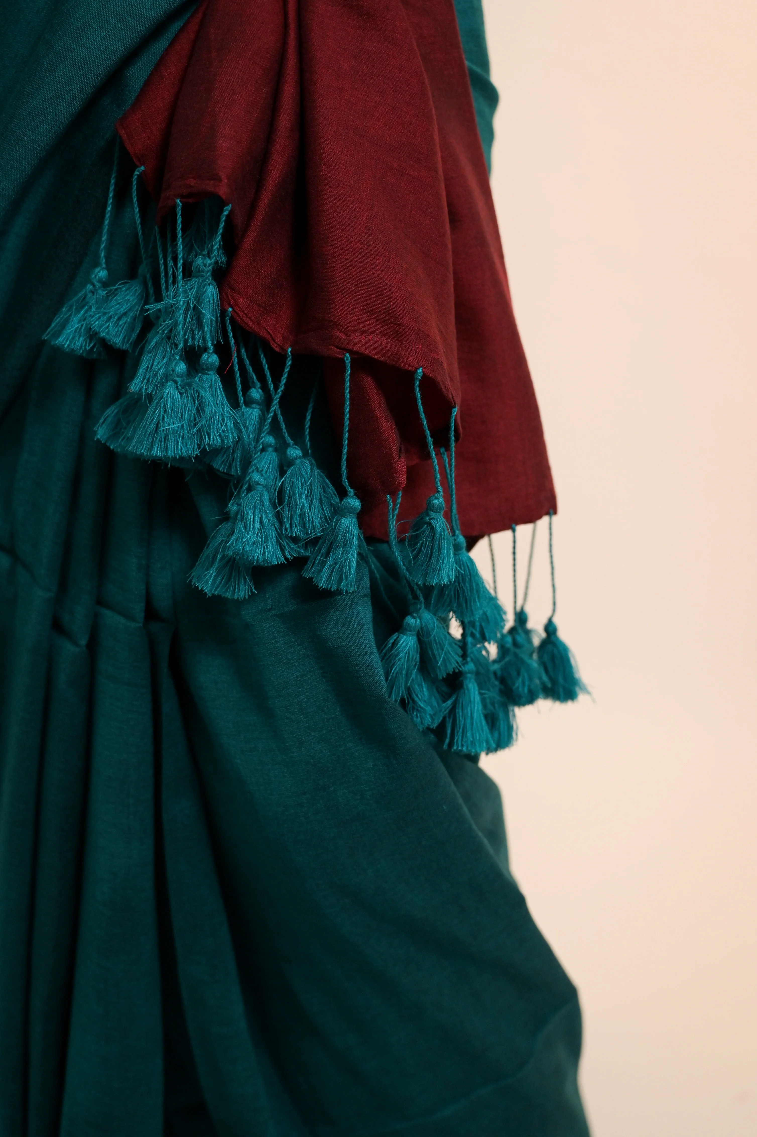 Dil ki Tamanna Bottle Green Handloom Cotton Acrylic Saree - Image 4