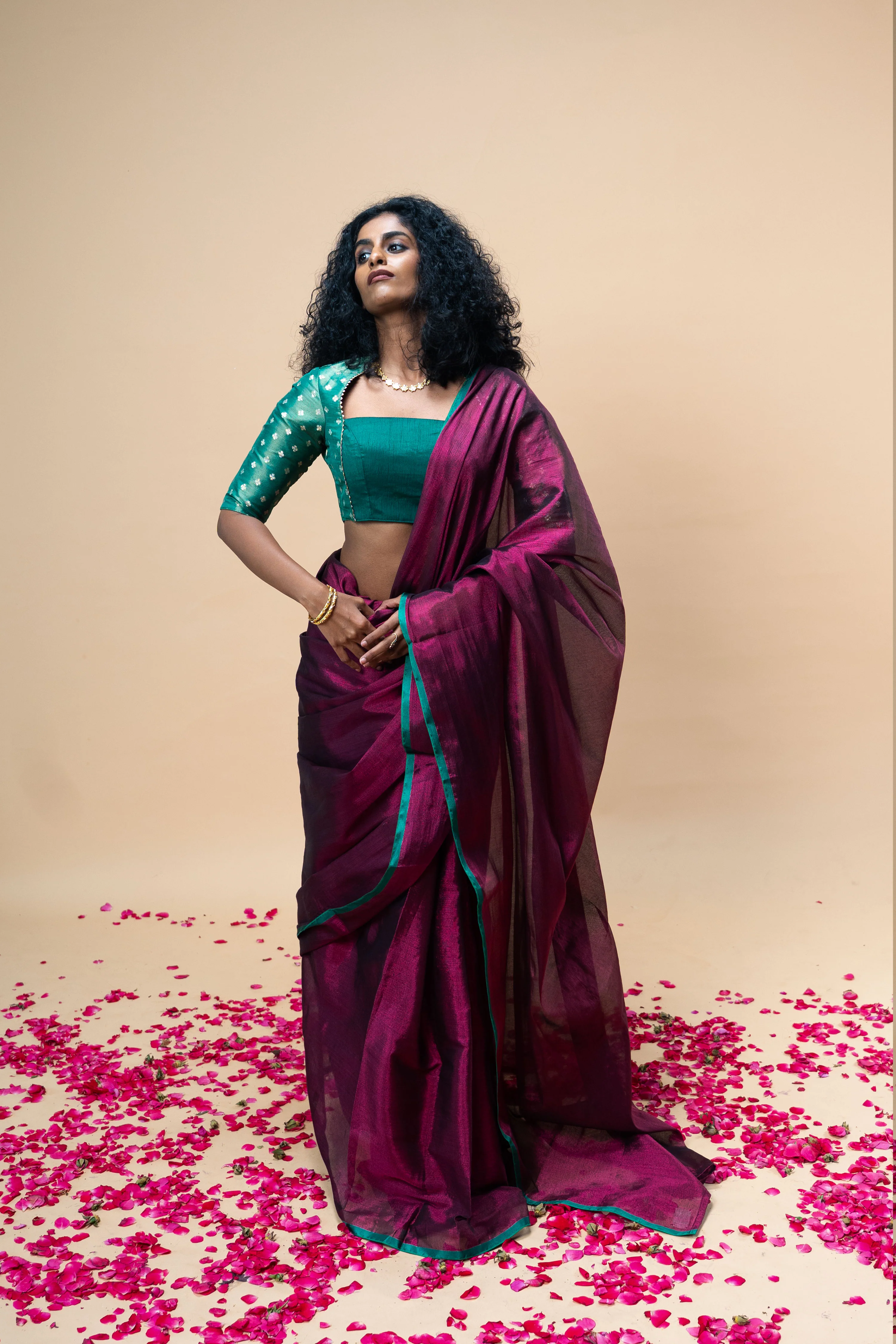 DIVIJA I Dark Pink handwoven tissue saree with green border - Image 2