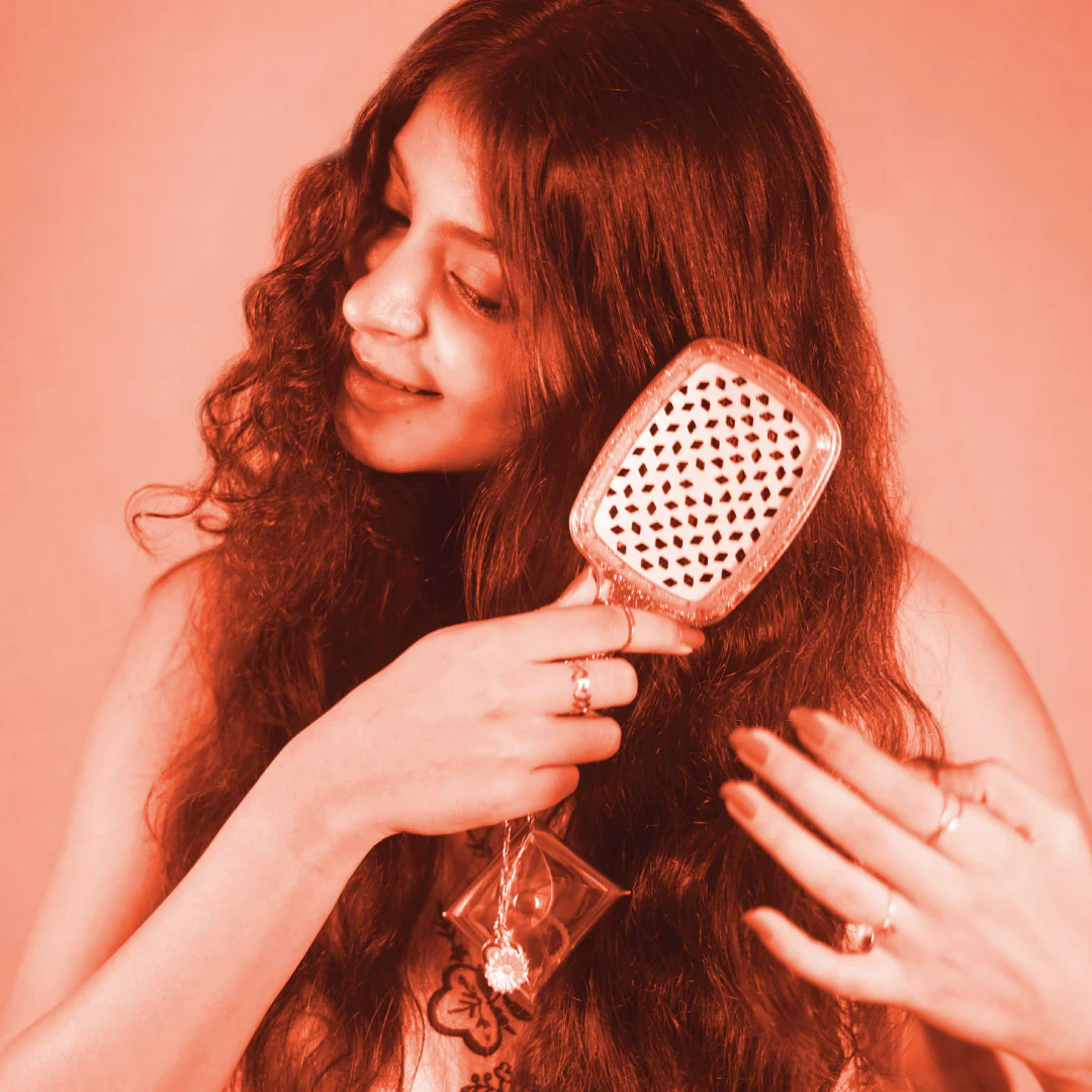 Coral Drama Detangle Hair Brush with Free Pouch - Image 2