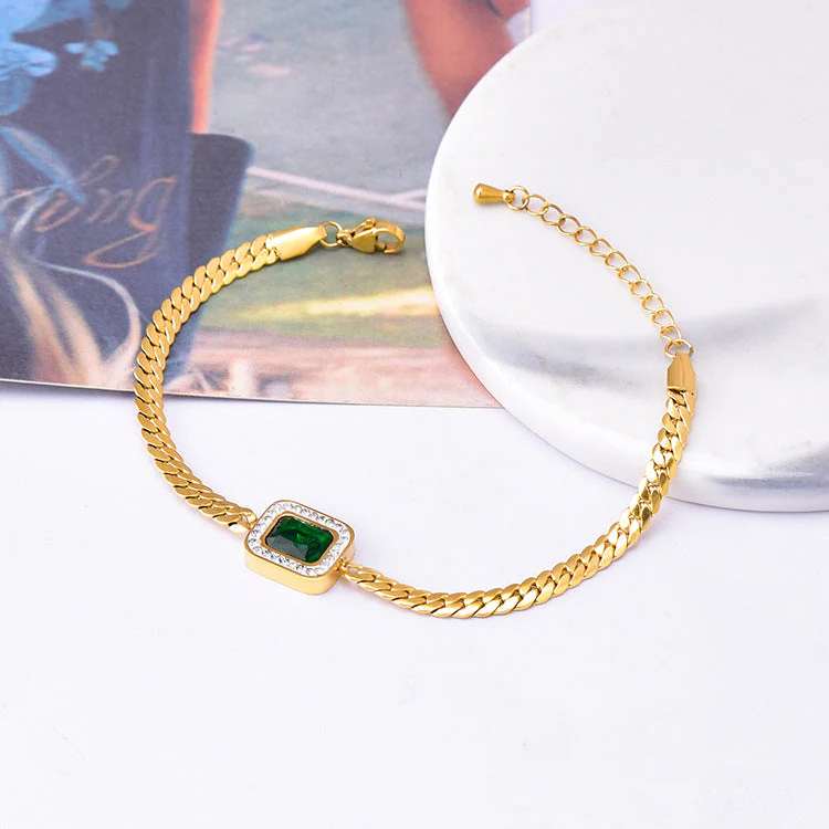 Elegant Chain Bracelet With Black Gem And Crystal Frame