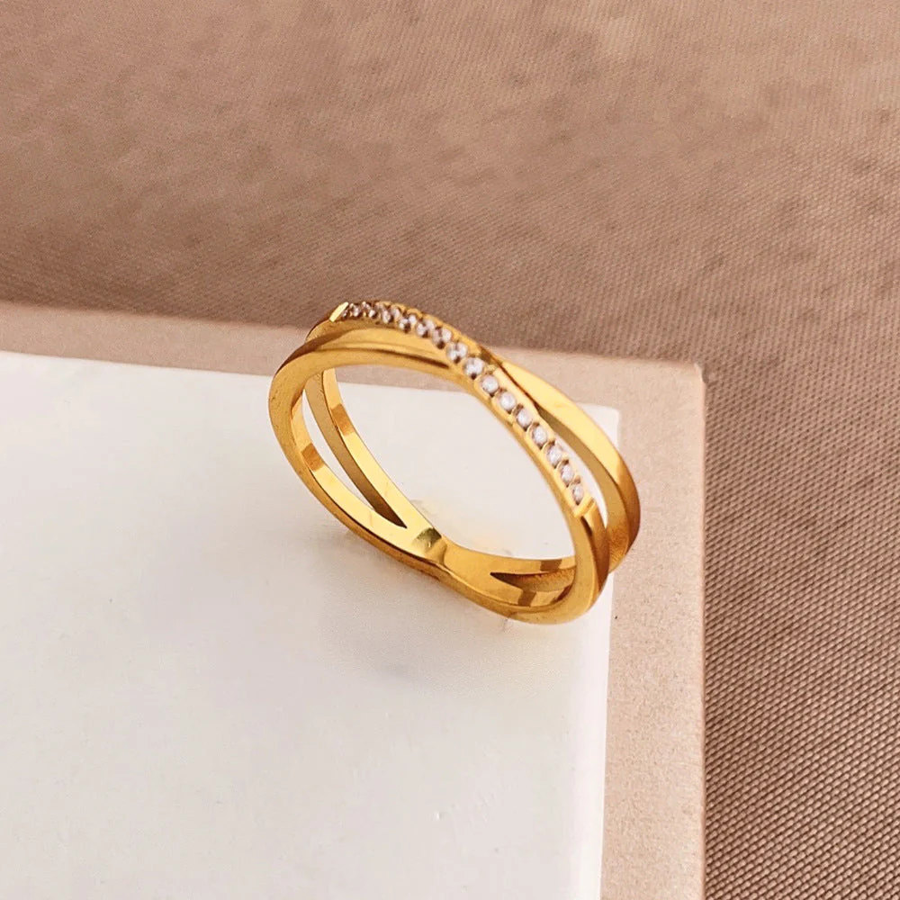 Elegant Crossover Ring With Crystals