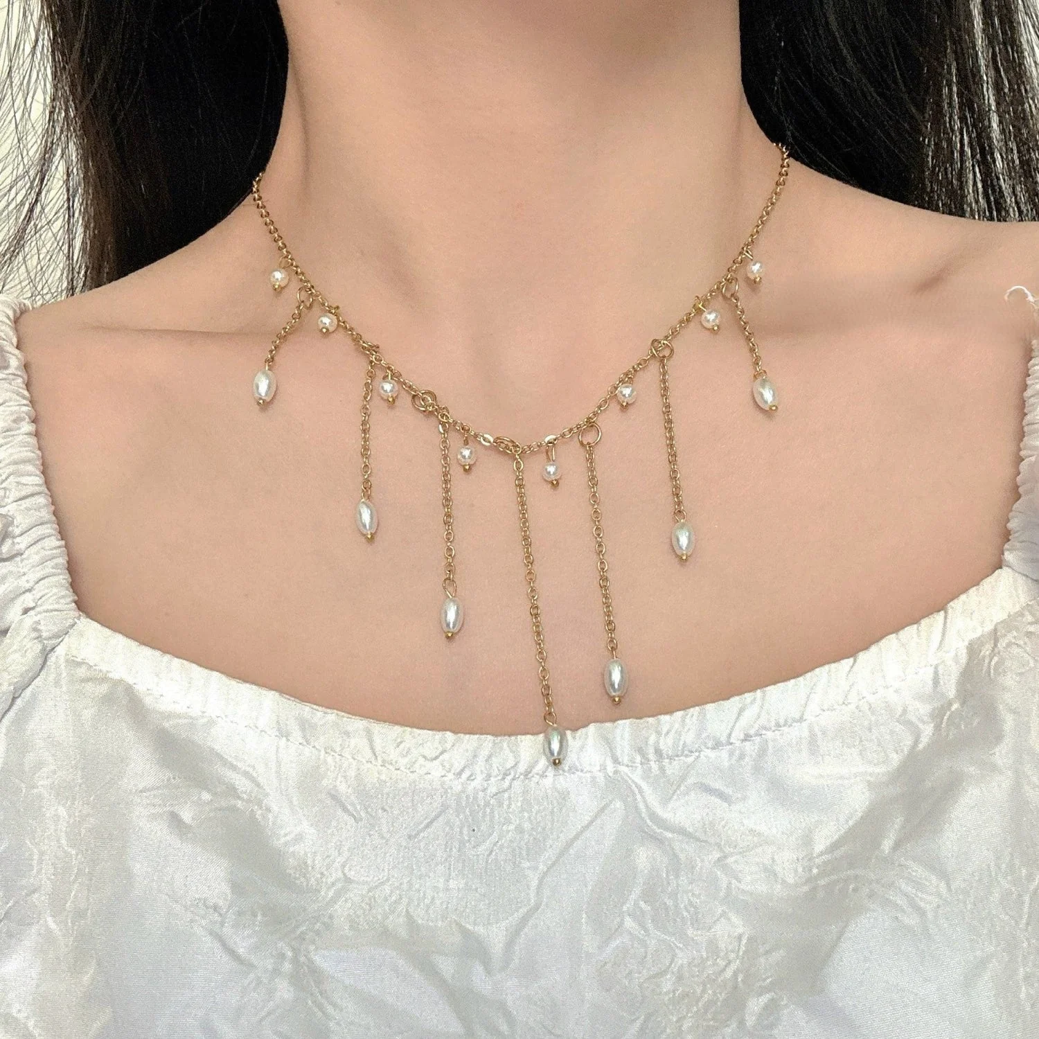 Elegant Draping Pearl Fringe Necklace - Image 3