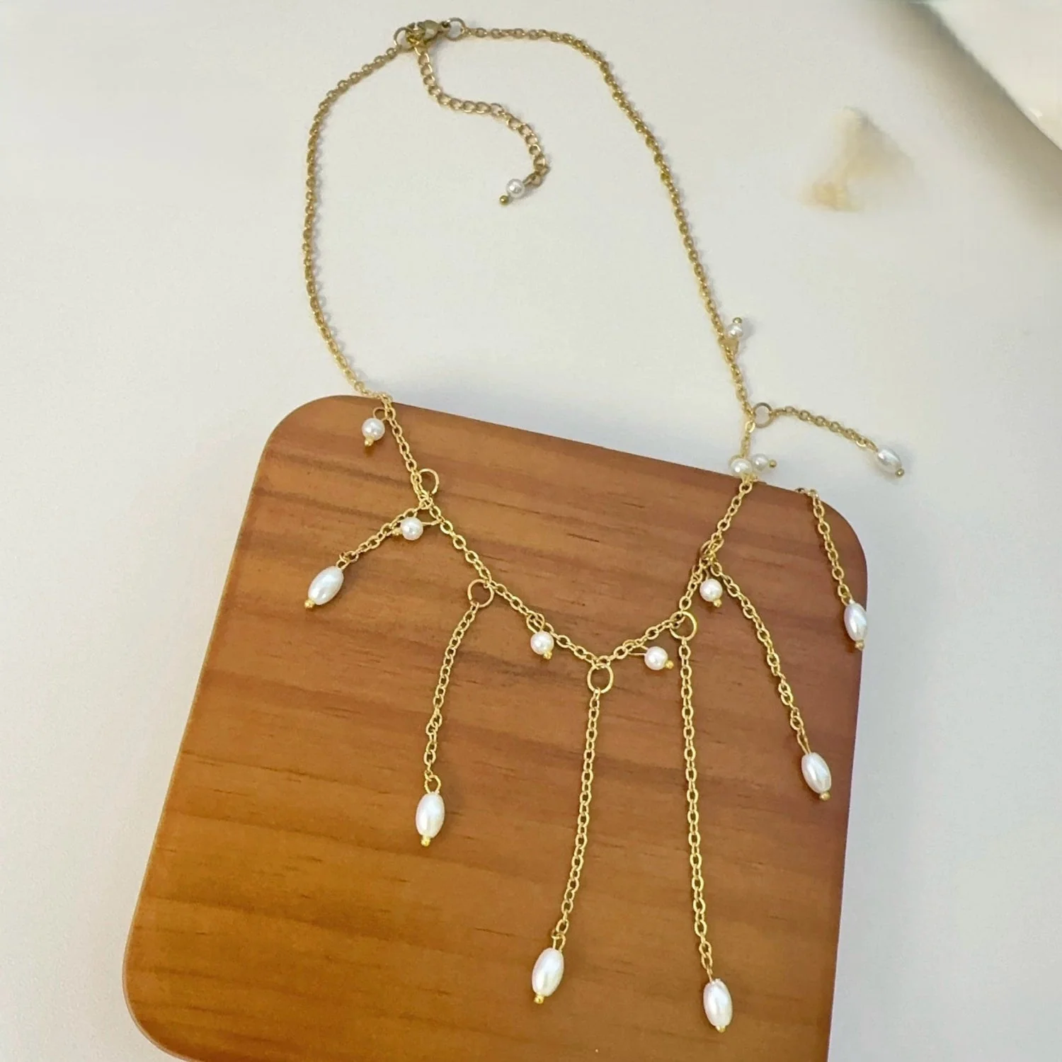 Elegant Draping Pearl Fringe Necklace - Image 4