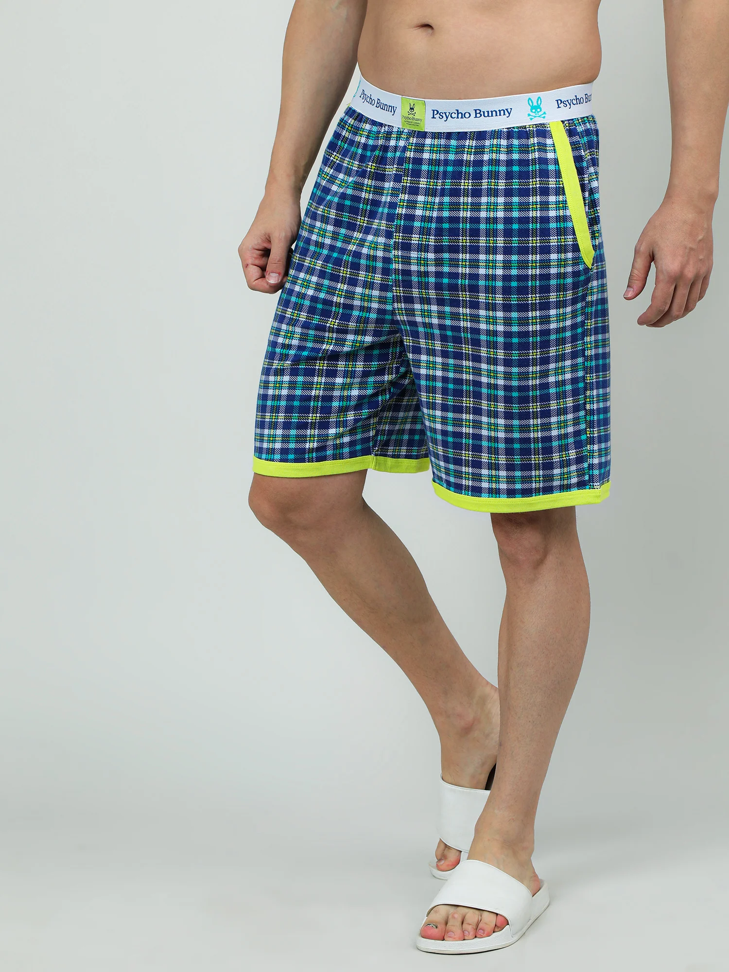 Men Oversized Checkered Cotton Knee-Length Shorts - Image 4