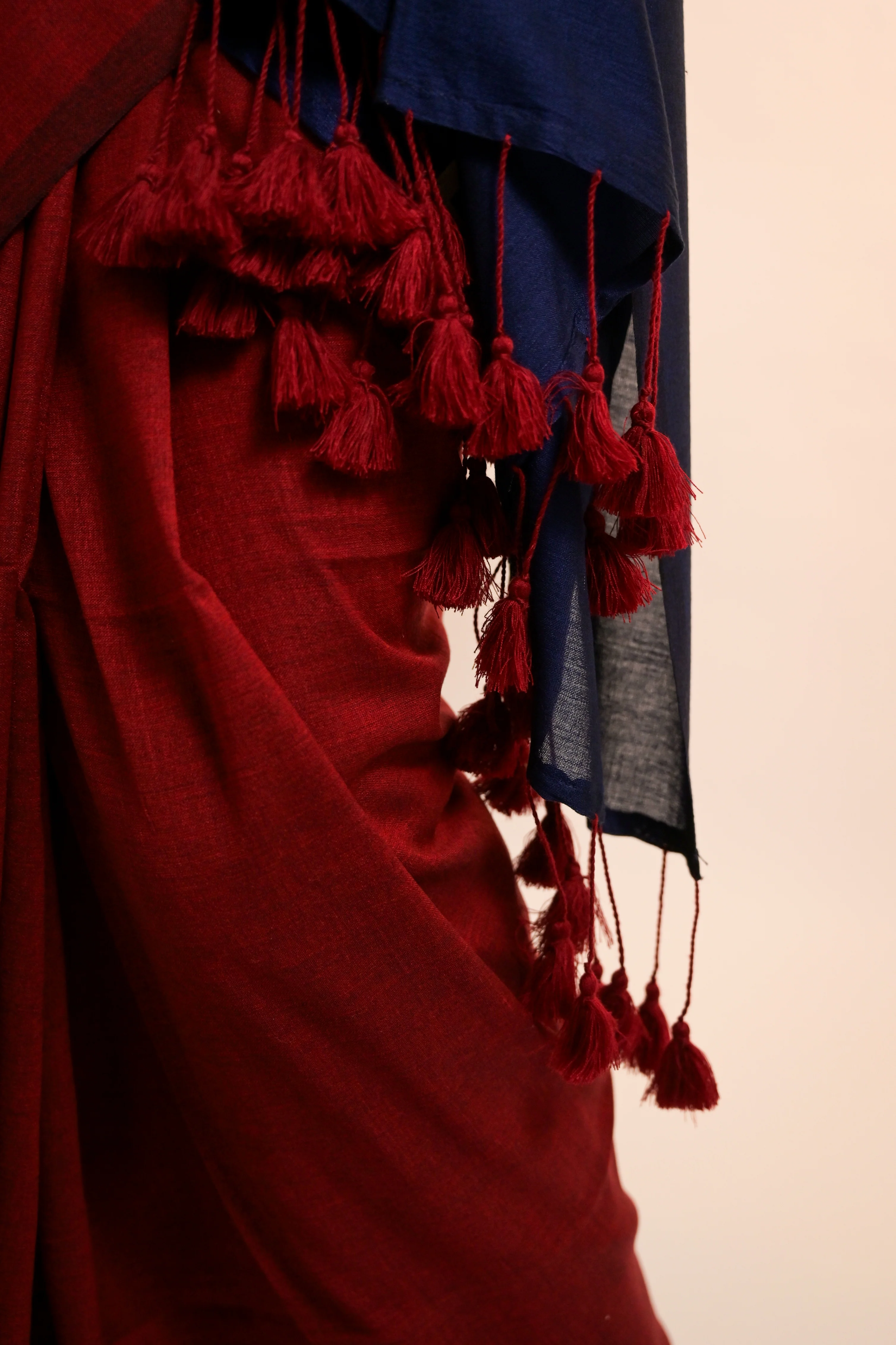 Ishq ke Jharokhe Red Handloom Cotton Acrylic Saree - Image 4