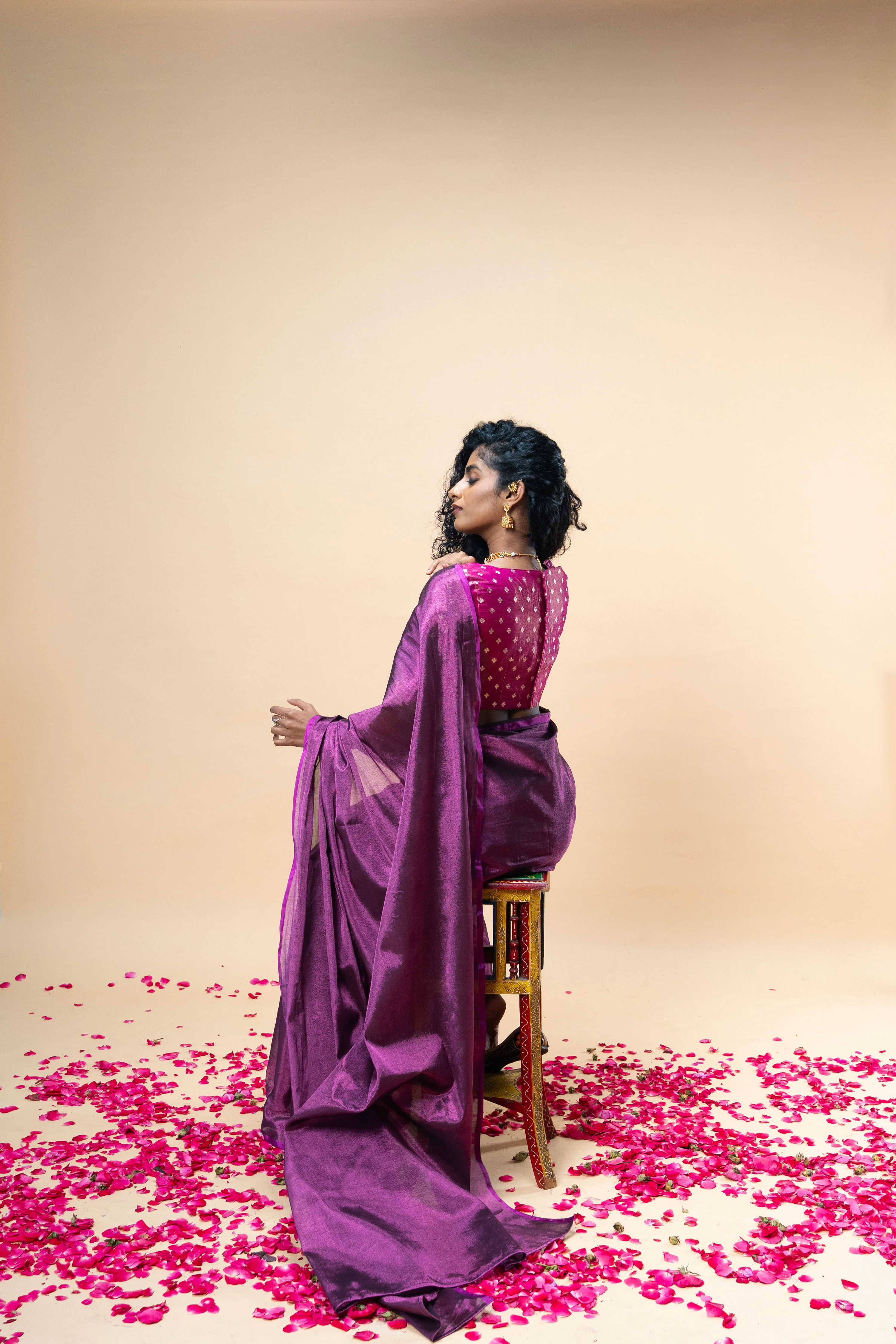 JYOTIRA I Magenta handwoven tissue saree with Purple border - Image 2