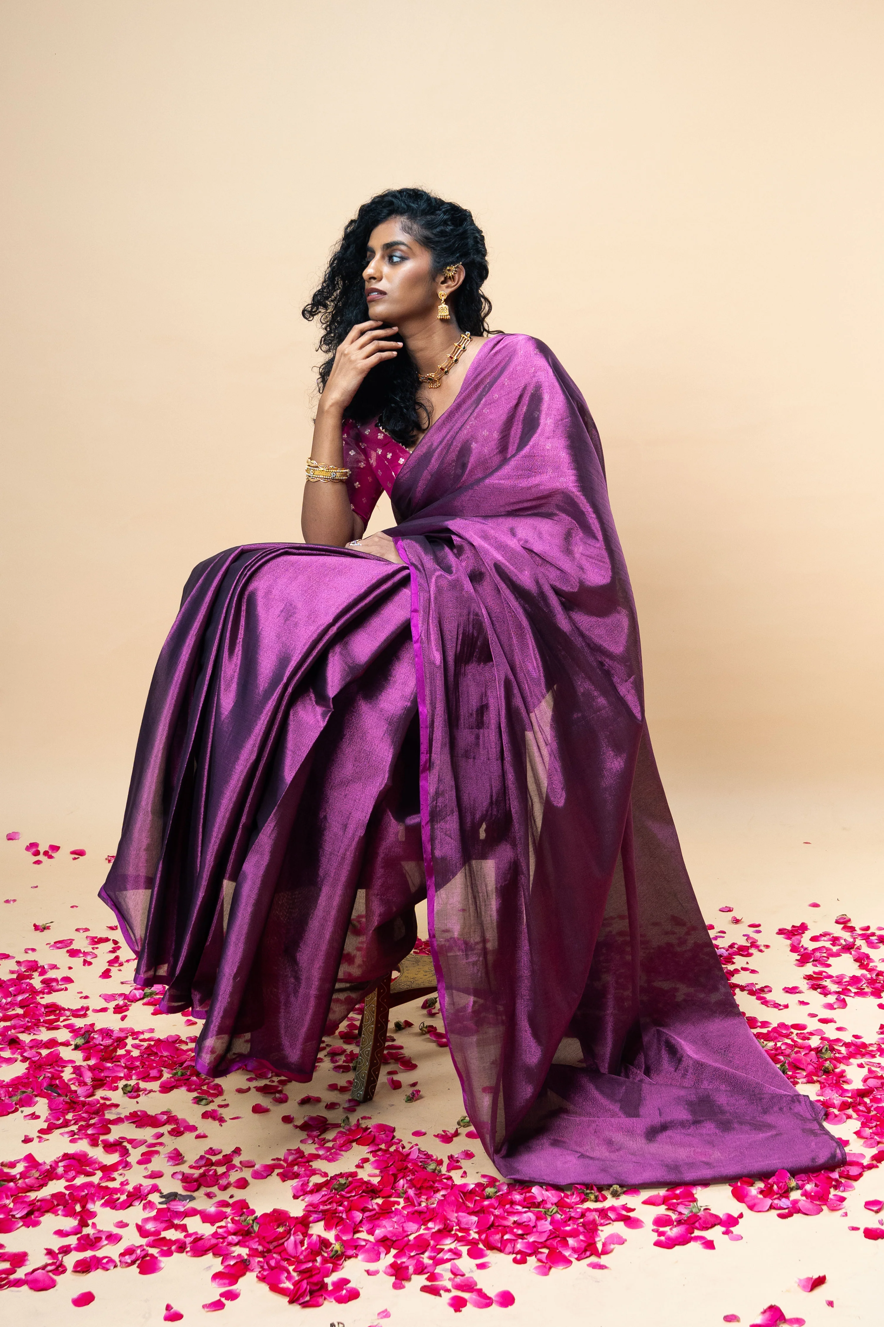 JYOTIRA I Magenta handwoven tissue saree with Purple border - Image 3