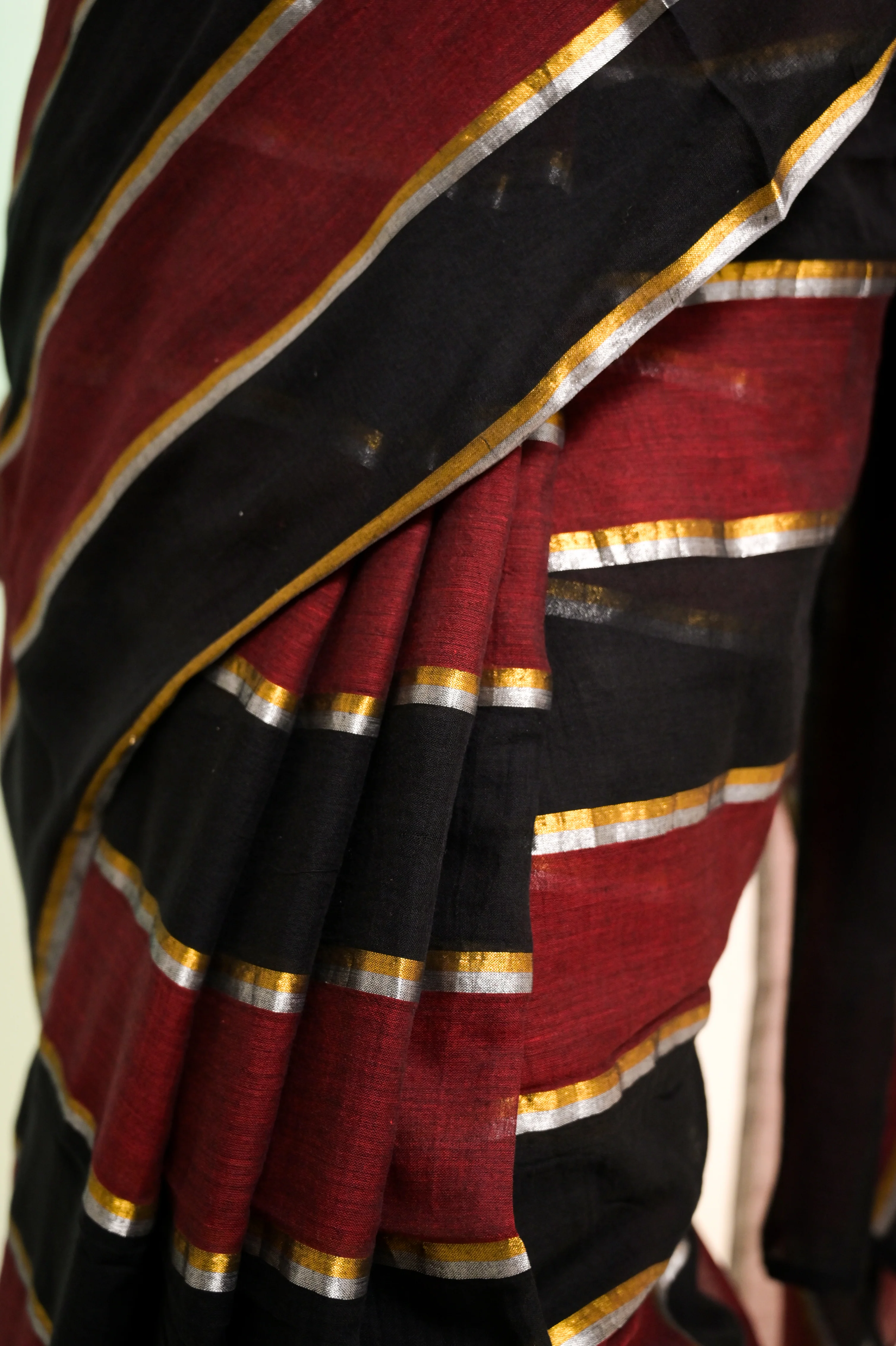 Kaashni Maroon and Black Handloom Mul Cotton Saree with Zari Stripes - Image 4