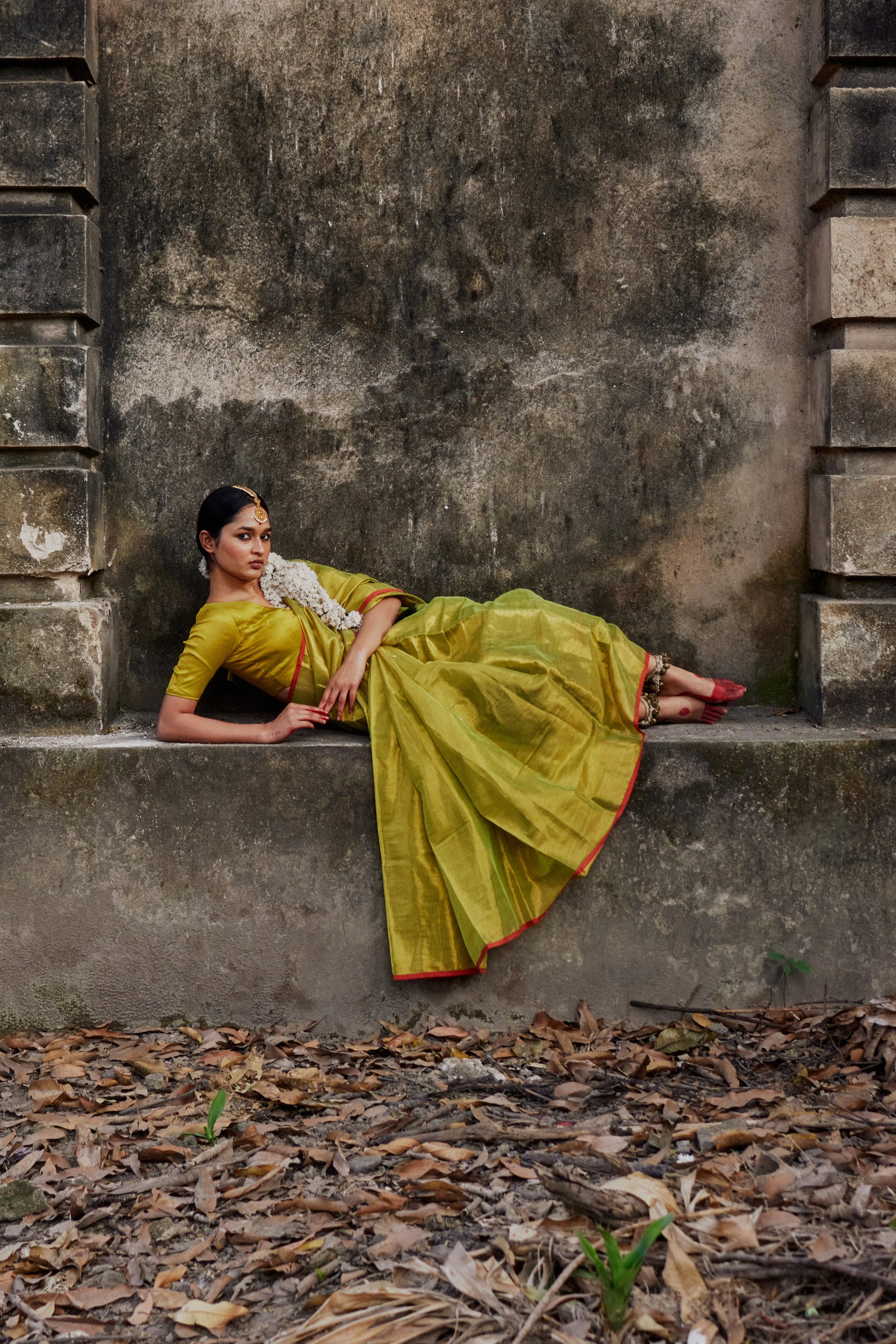 Kapittha Neon Green Tissue Saree - Image 3