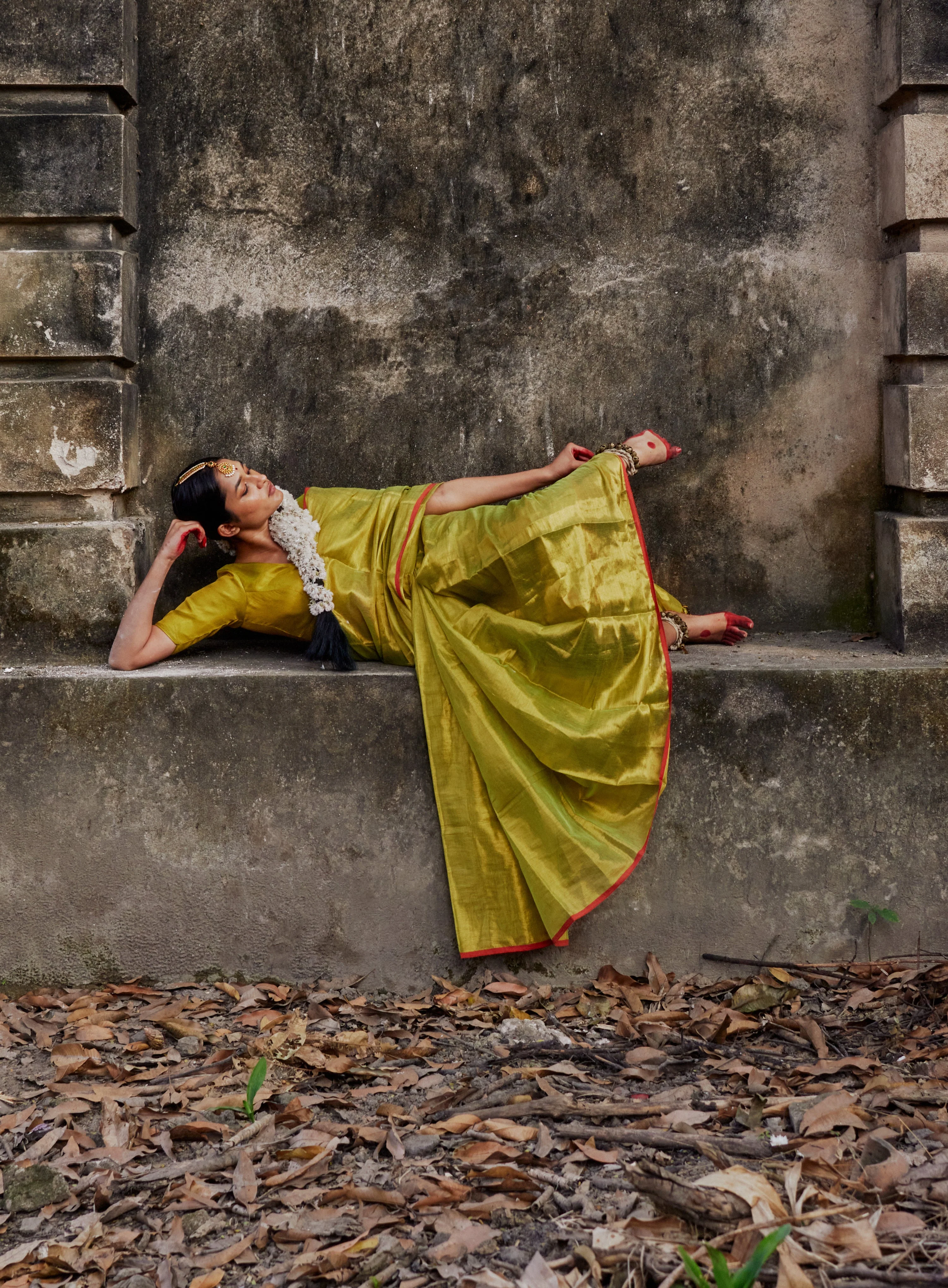Kapittha Neon Green Tissue Saree - Image 4