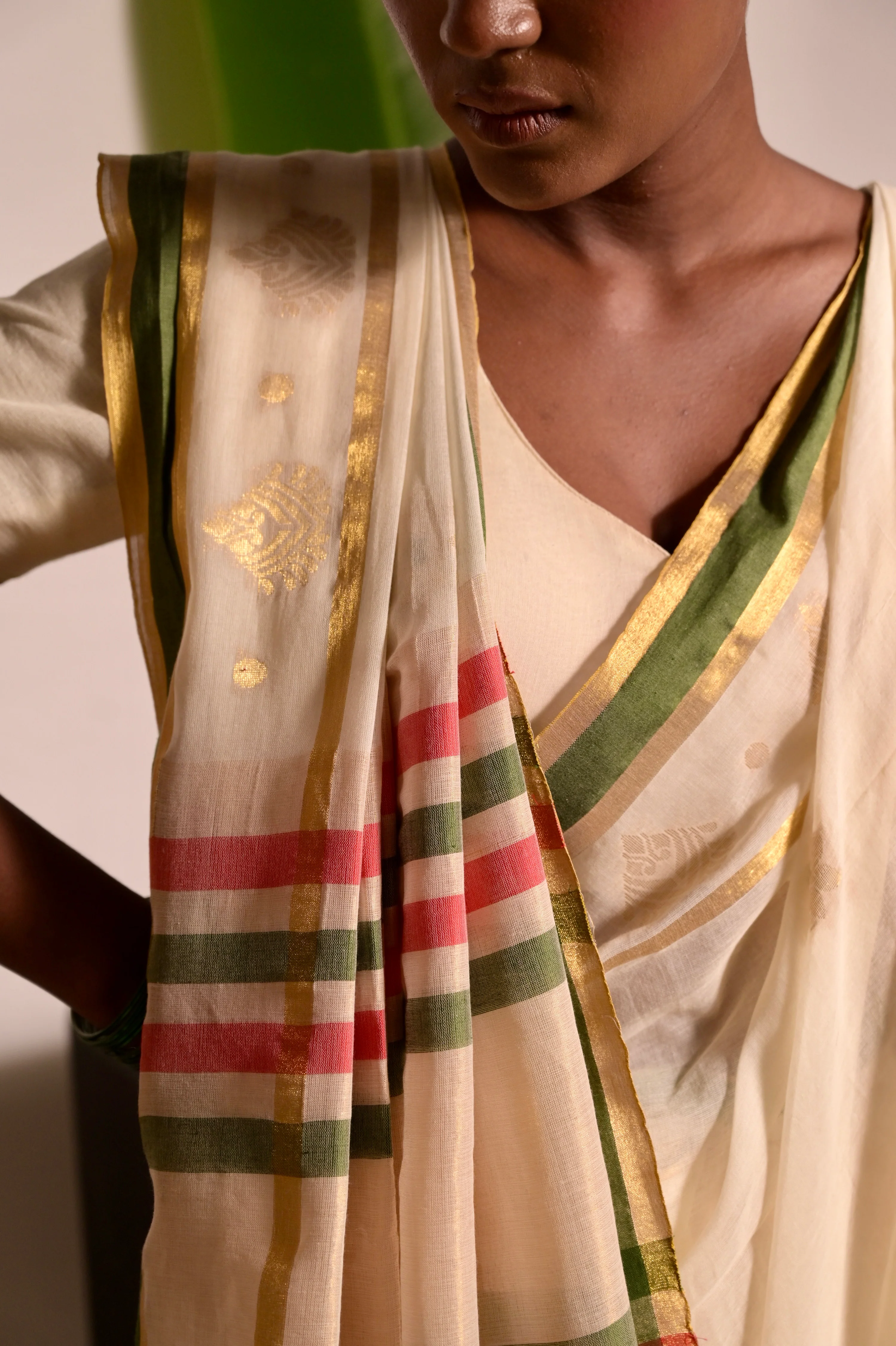 Kathakali Off white handwoven mul cotton saree with green and zari border - Image 8