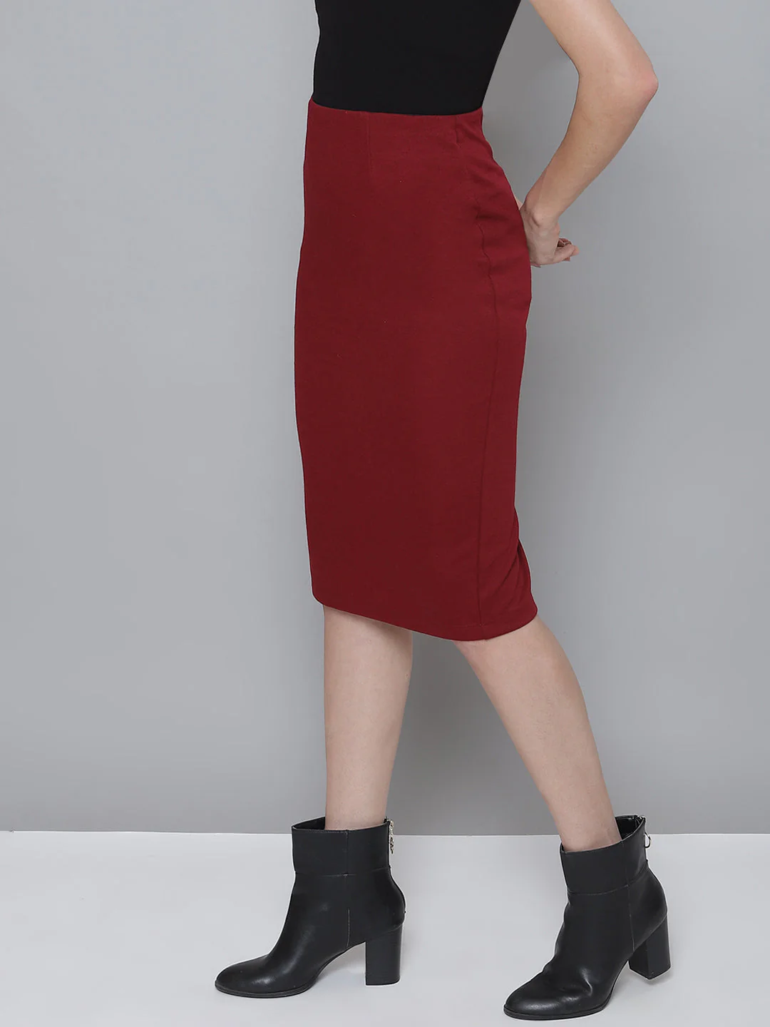 Women Maroon Rib Pencil Skirt - Image 2