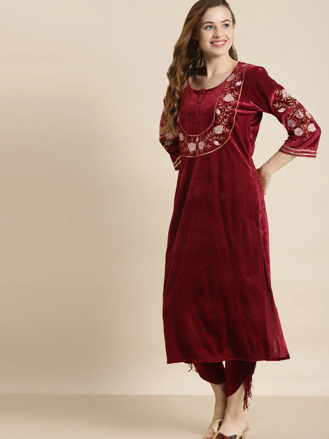 Maroon Velvet Floral Embroidery Straight Kurta - Image 3