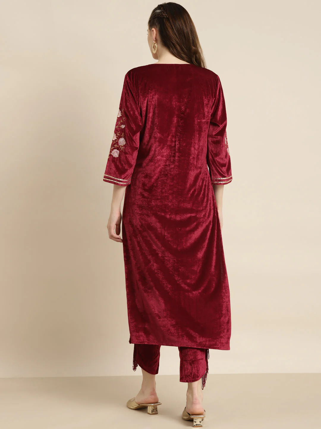 Maroon Velvet Floral Embroidery Straight Kurta - Image 4