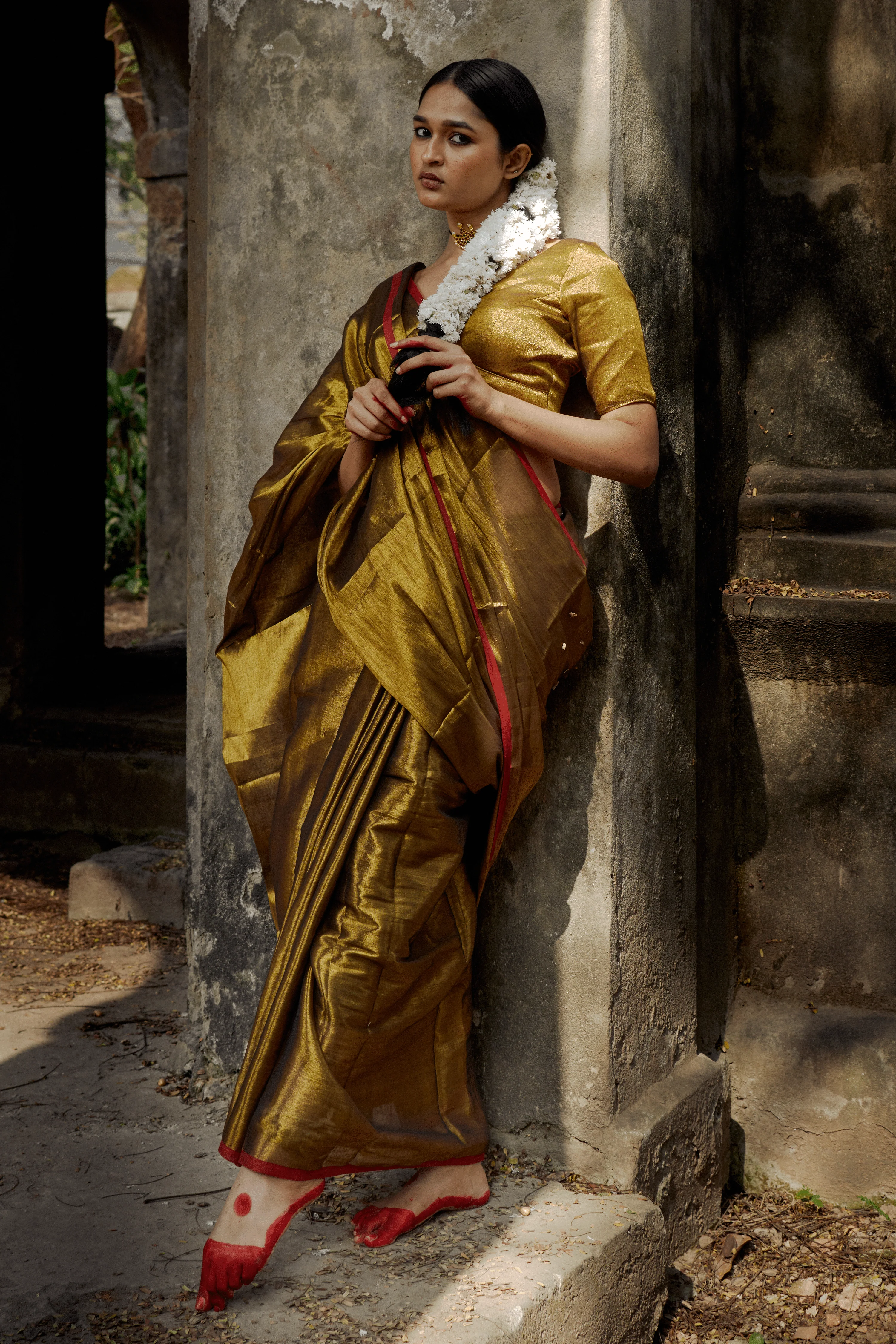 Mayura Metallic Gold Handloom Tissue Saree - Image 2