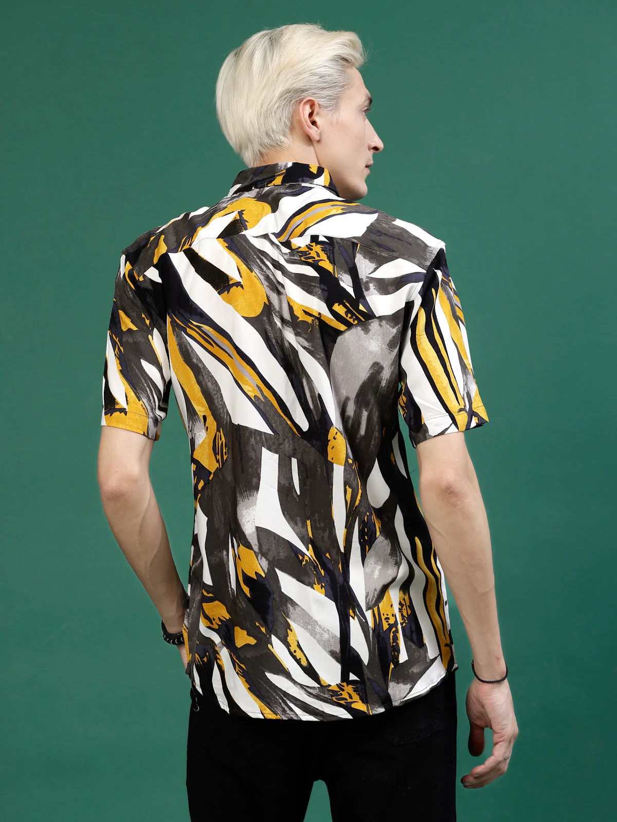 Men Abstract Print Curved Hemline Shirt - Image 2