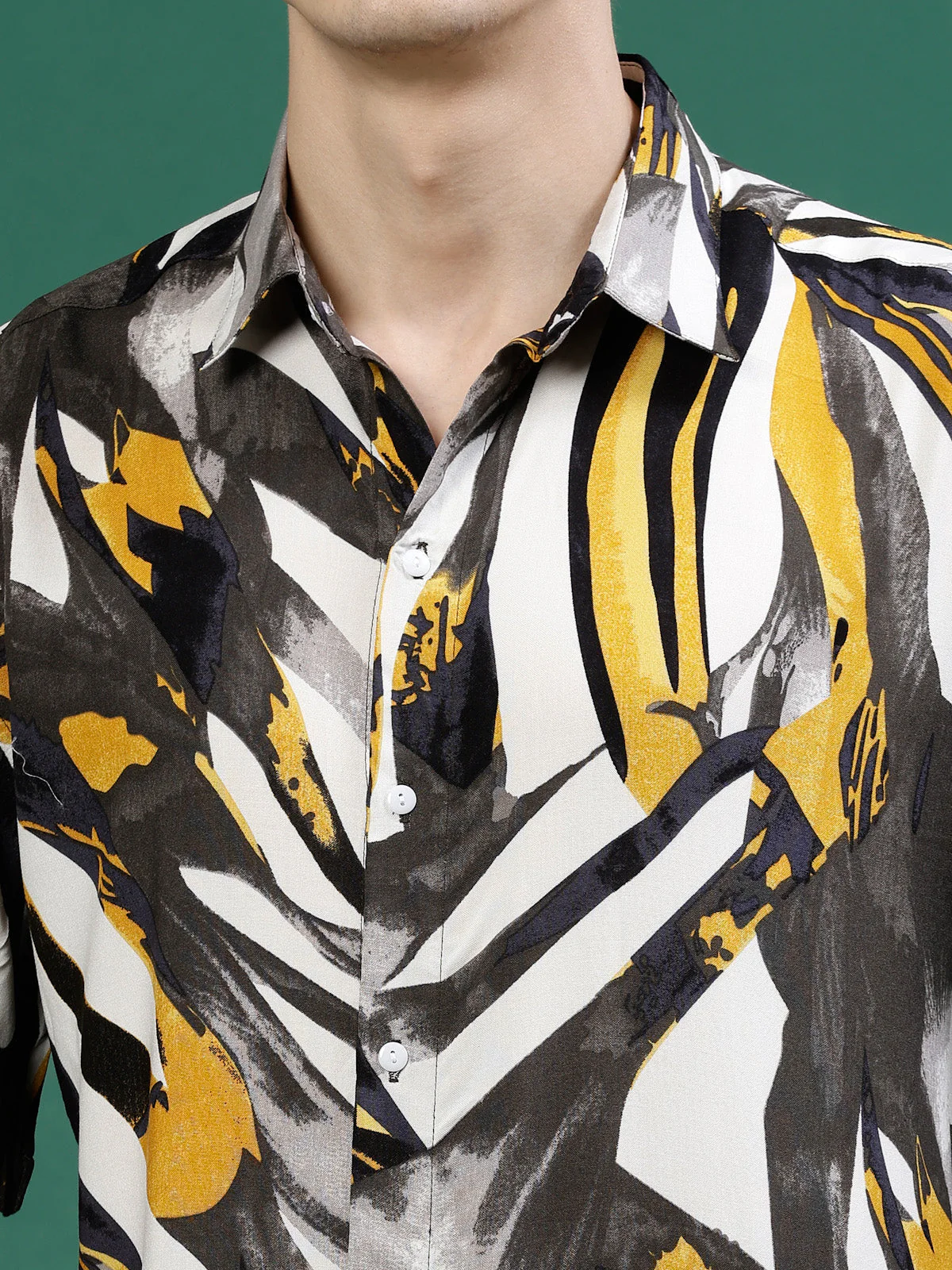 Men Abstract Print Curved Hemline Shirt - Image 4