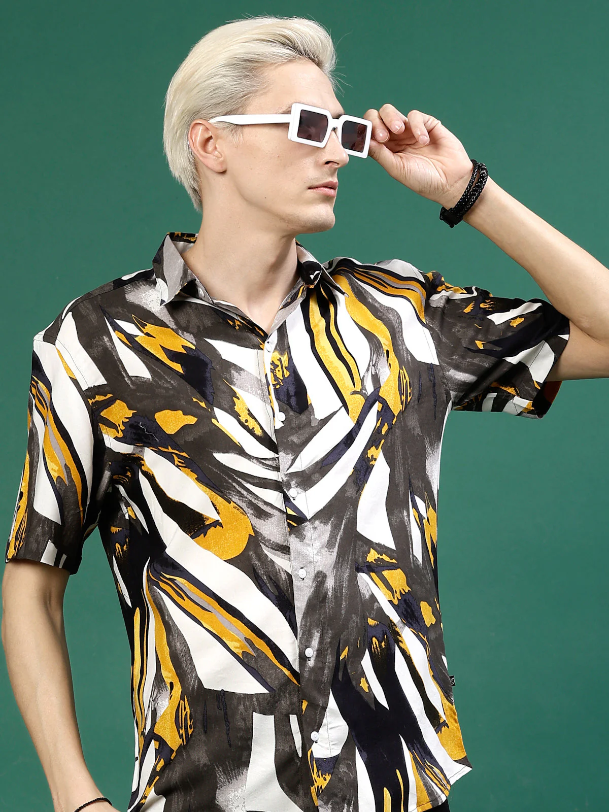Men Abstract Print Curved Hemline Shirt - Image 6