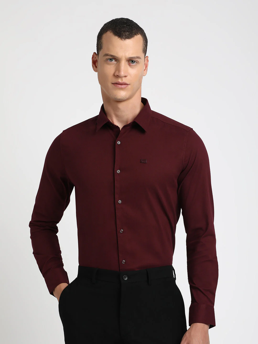 Men Arami - Maroon Solid Tailored Fit Cotton Formal Shirt | The Bear House - Image 2