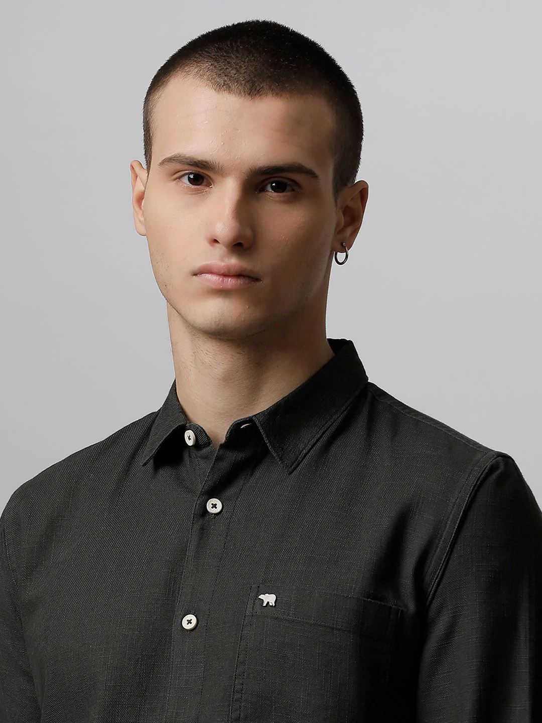 Men Auro Ardor Edition Grey Solid Slim Fit Cotton Casual Shirt - Image 2
