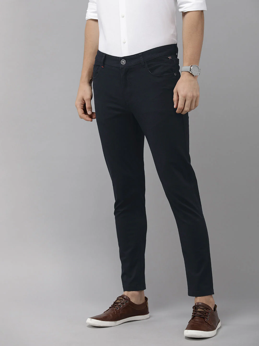 Men Baraki Navy Blue Solid Tapered Fit Chinos Trousers - Image 2