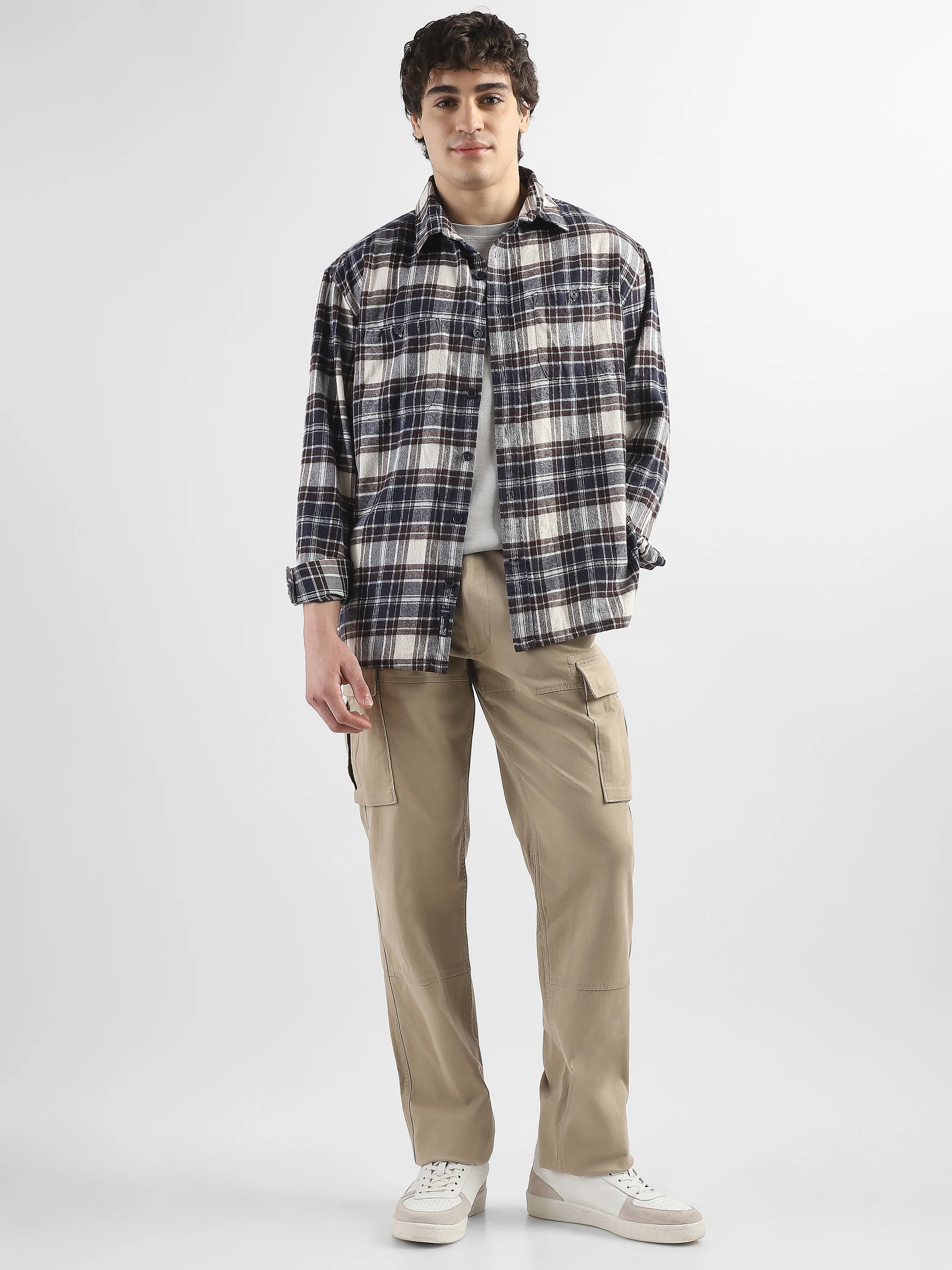 Men Beige Cotton Mid Rise Cargo Pants - Image 3