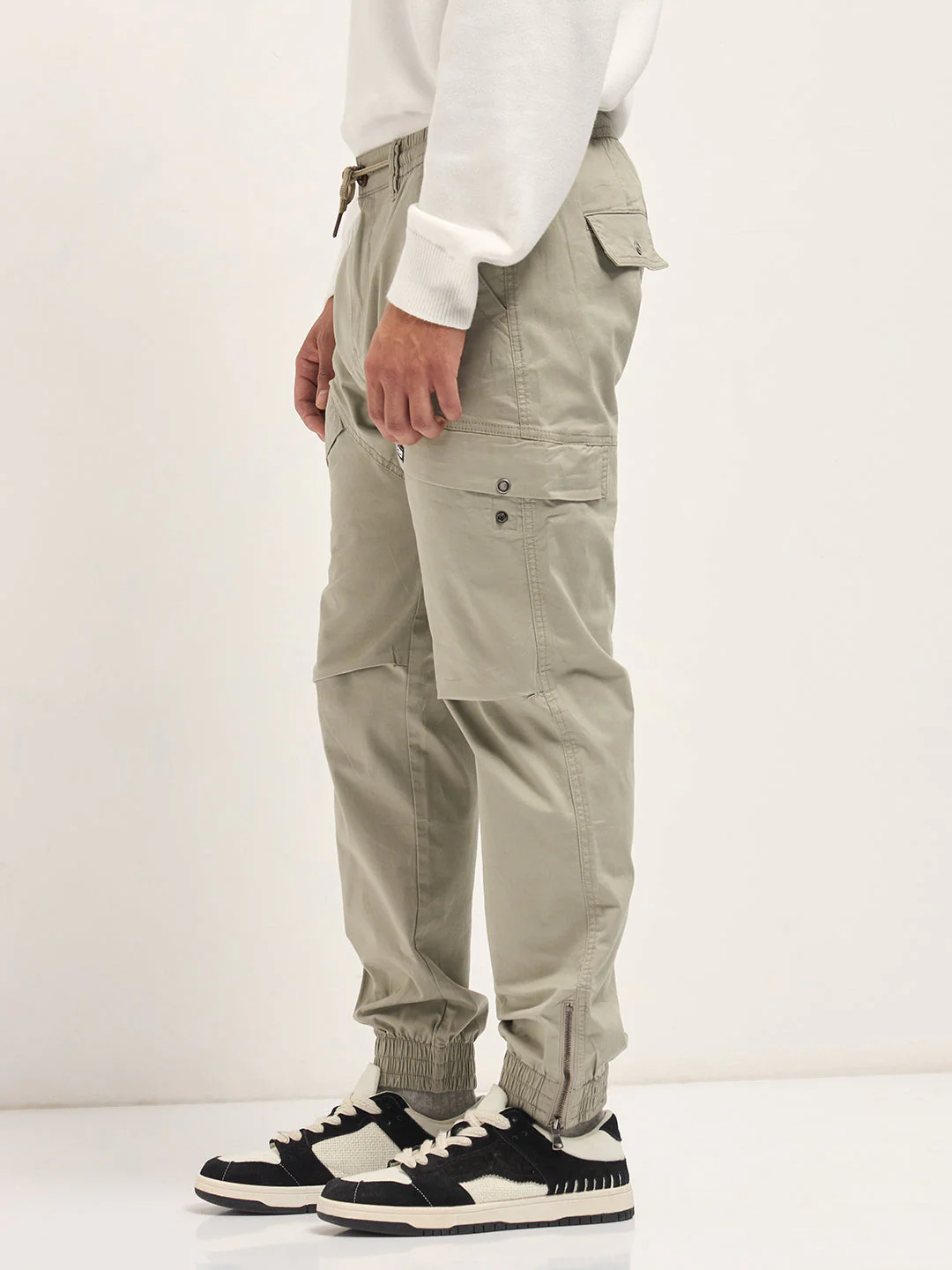 Men Beige Cotton Relaxed Fit Cargo Pants - Image 3