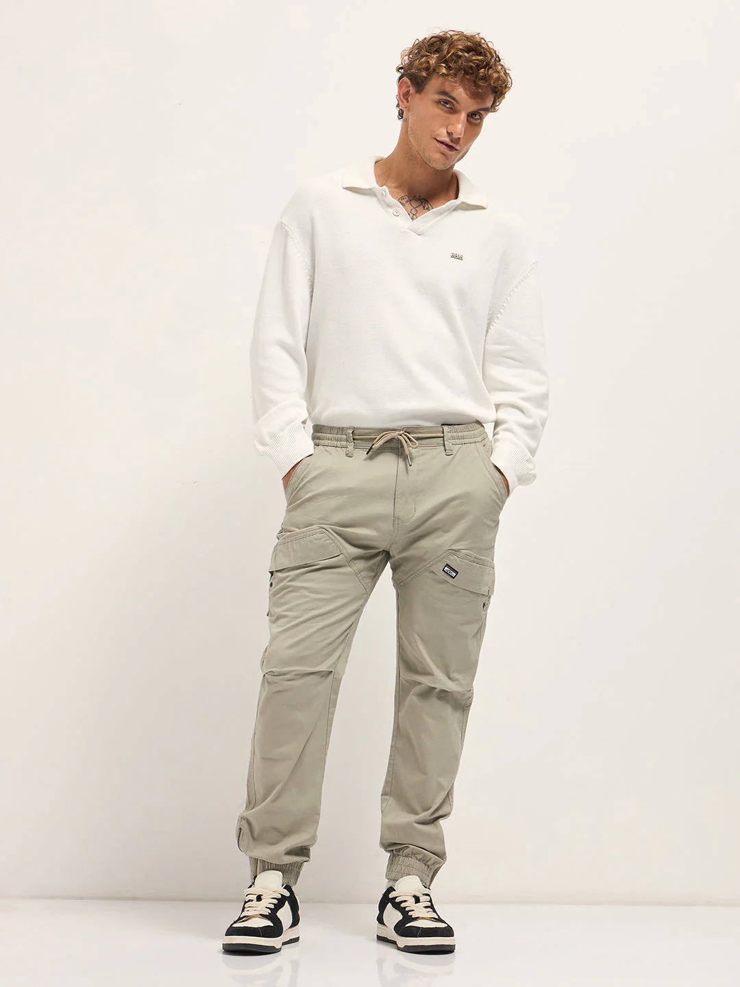 Men Beige Cotton Relaxed Fit Cargo Pants - Image 4