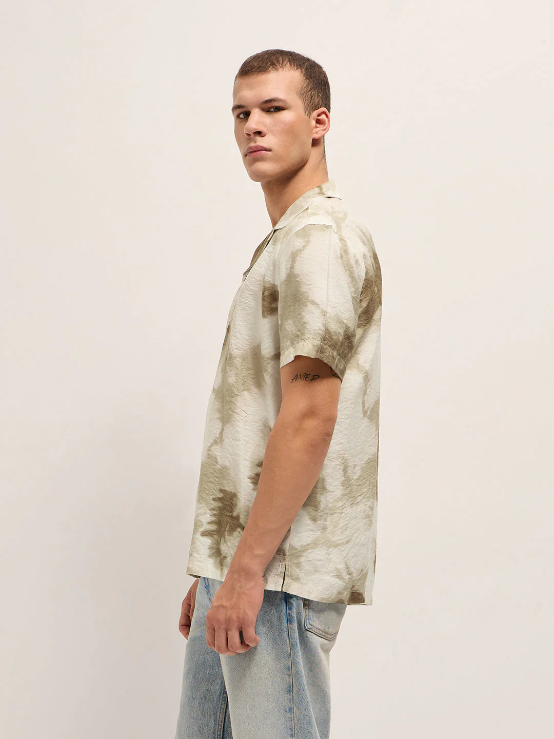 Men Beige Faded Abstract Print Relaxed Fit Cuban Collar Shirt - Image 3