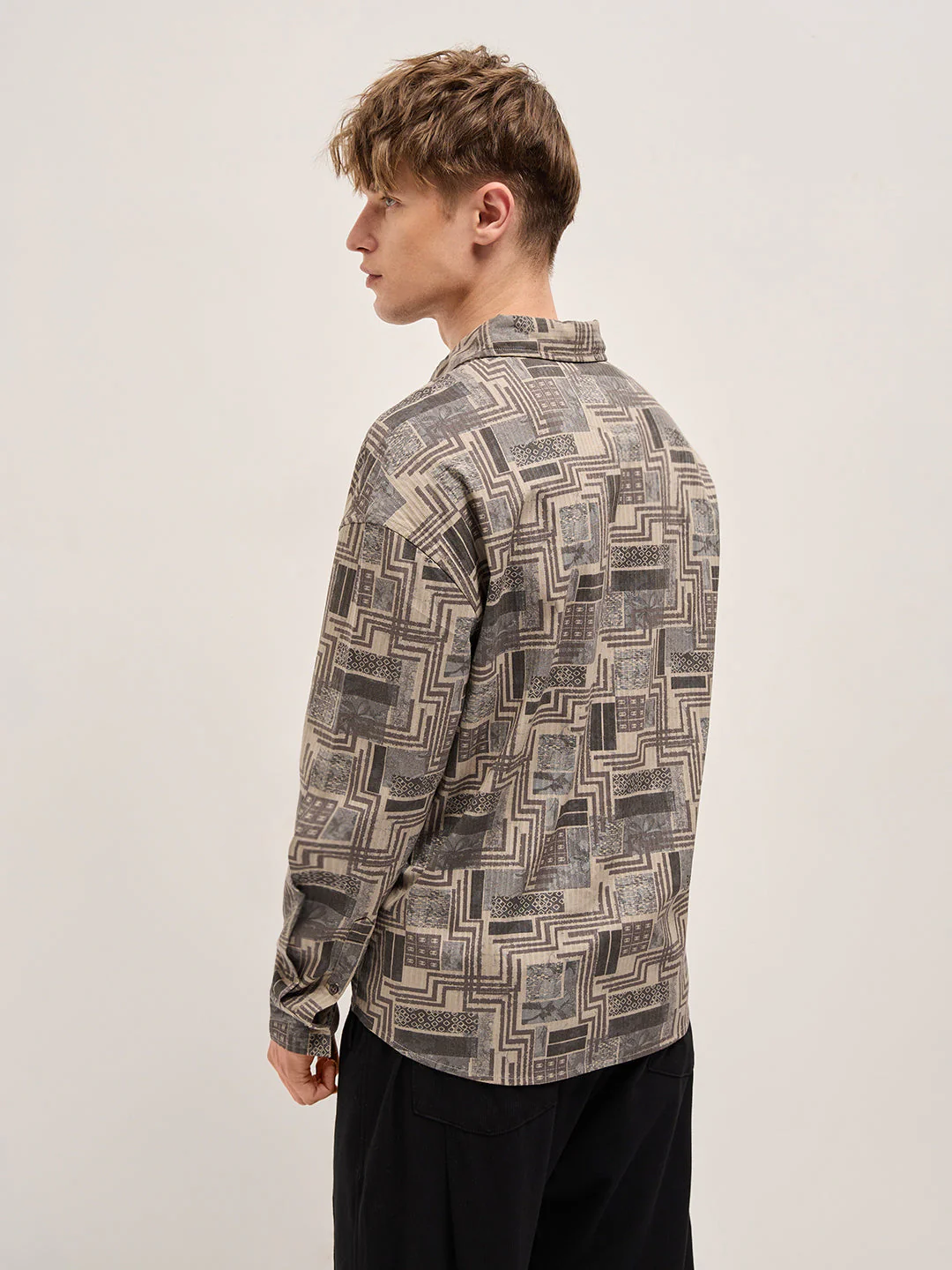Men Beige Geometric Printed Relax Fit Casual Shirt - Image 2