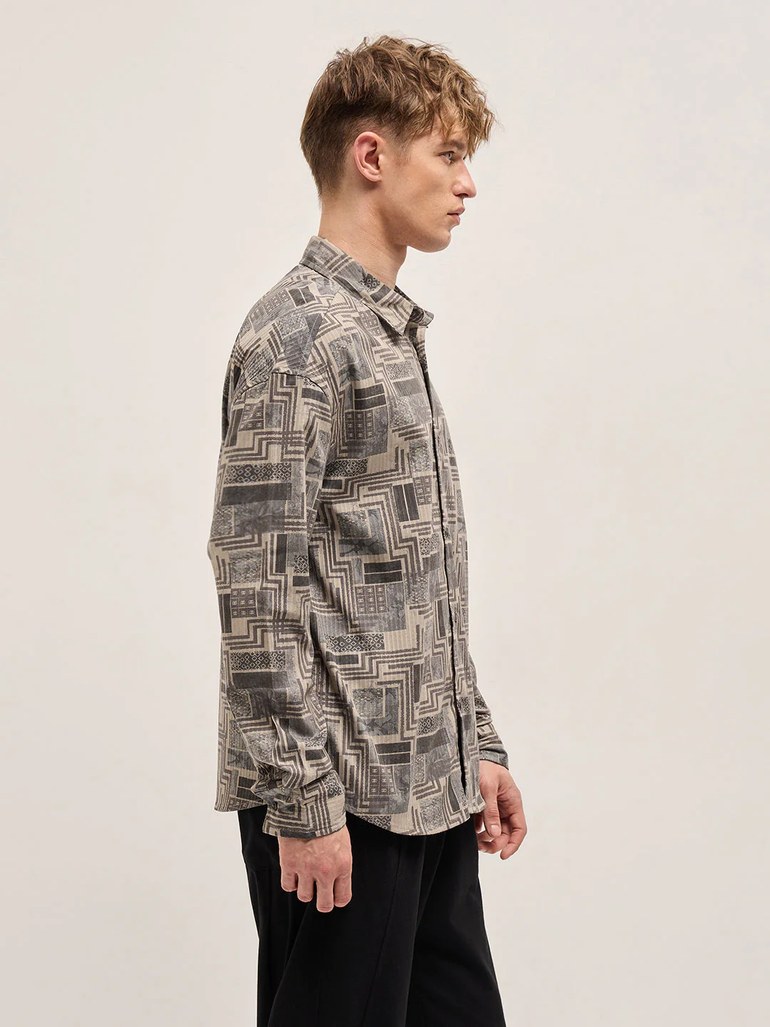 Men Beige Geometric Printed Relax Fit Casual Shirt - Image 3