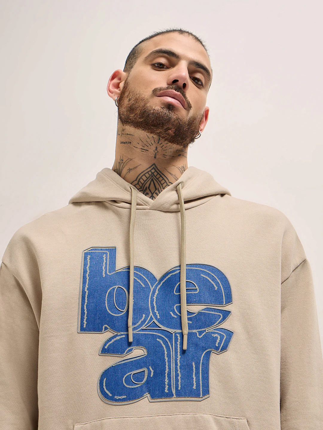 Men Beige Graphic Distressed Design Relax Fit Hoodie - Image 5