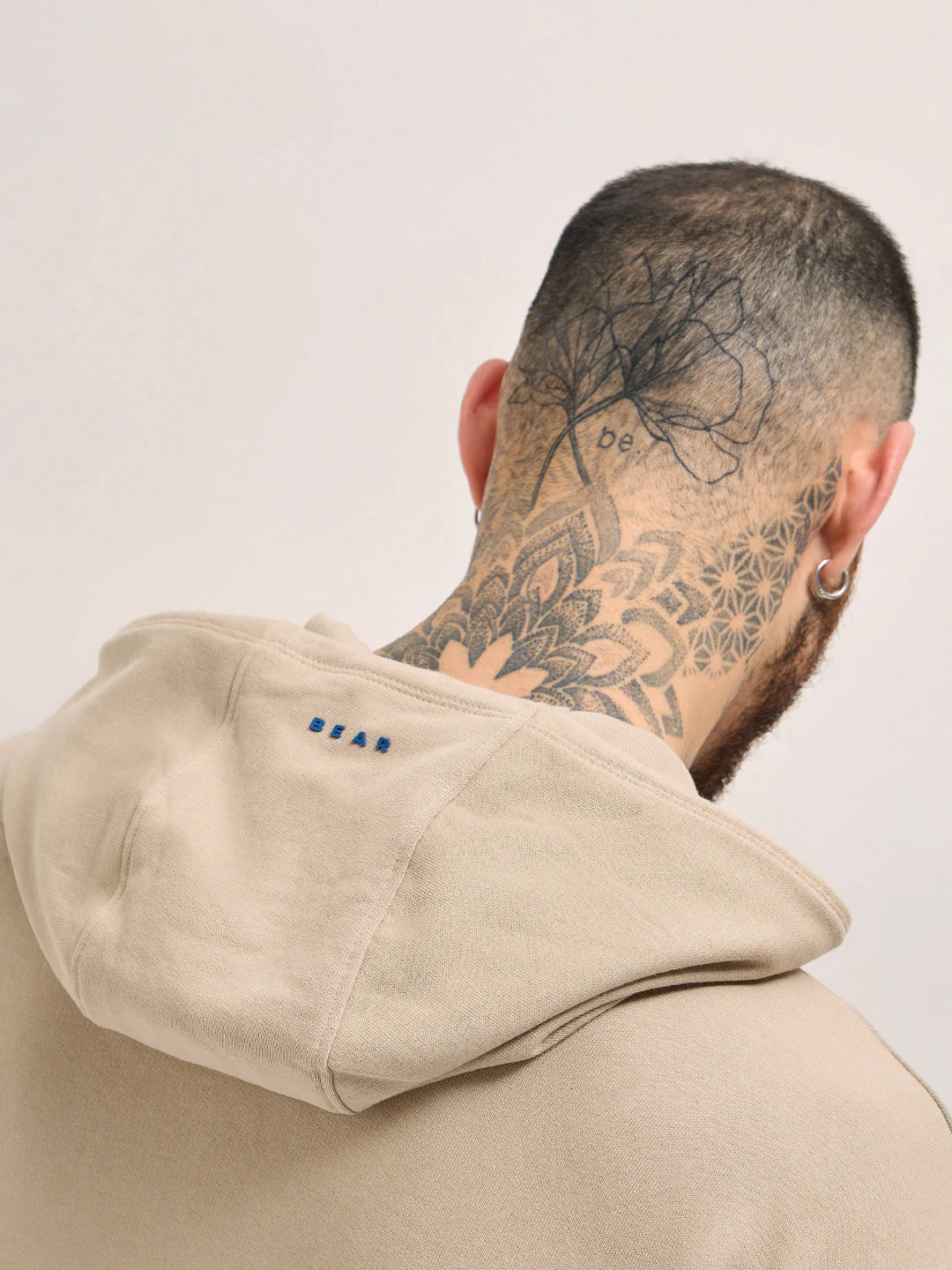 Men Beige Graphic Distressed Design Relax Fit Hoodie - Image 6
