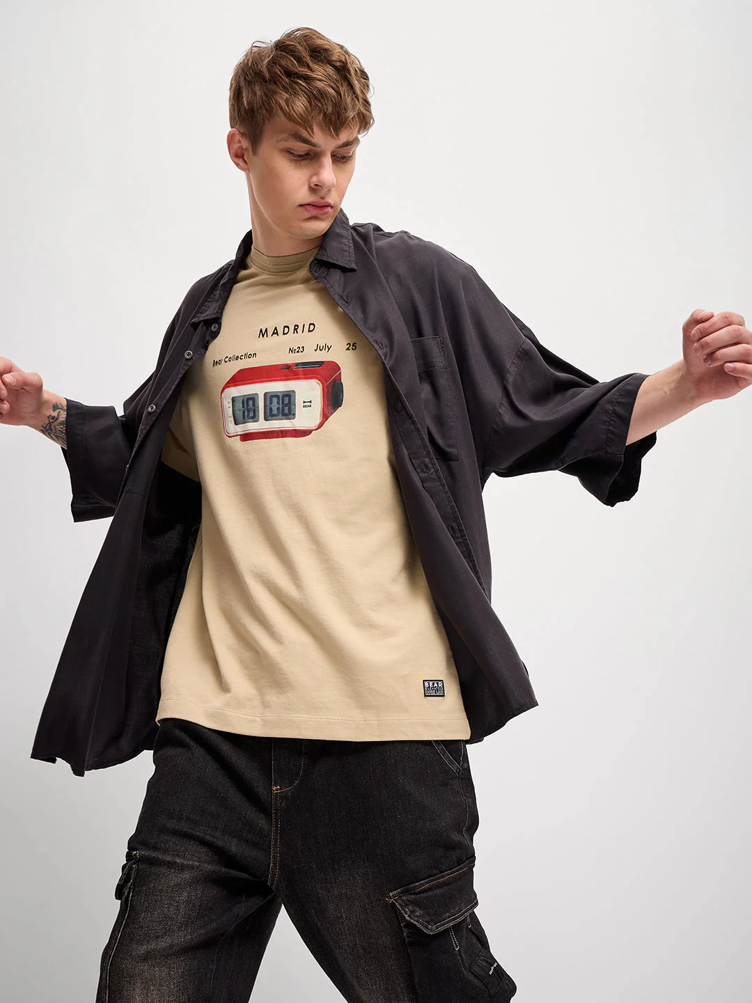 Men Beige GraphicRetro Clock Print Oversize Crew Neck T-shirt - Image 6