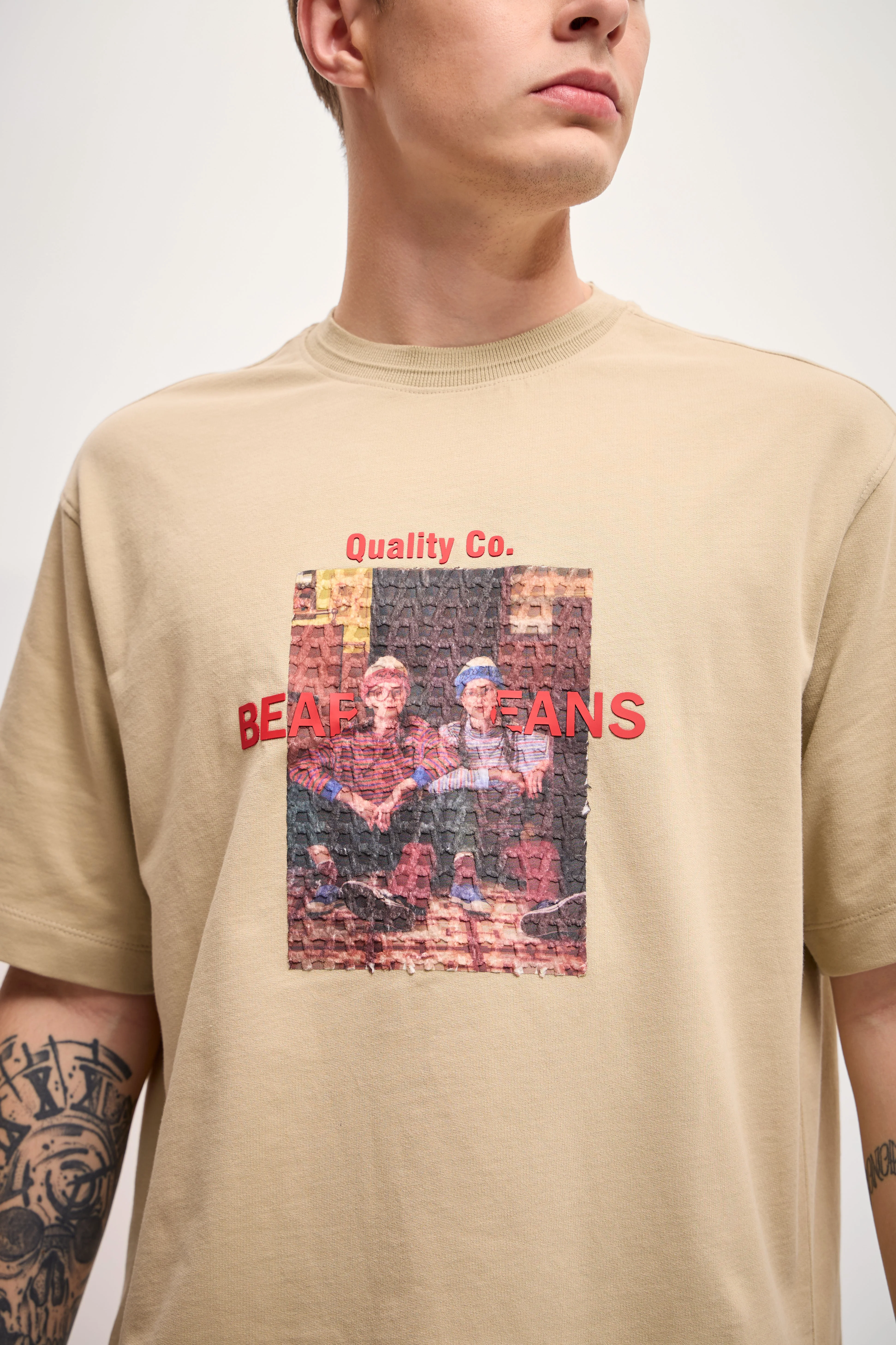 Men Beige GraphicTextured Print Oversize Crew Neck T-shirt - Image 5