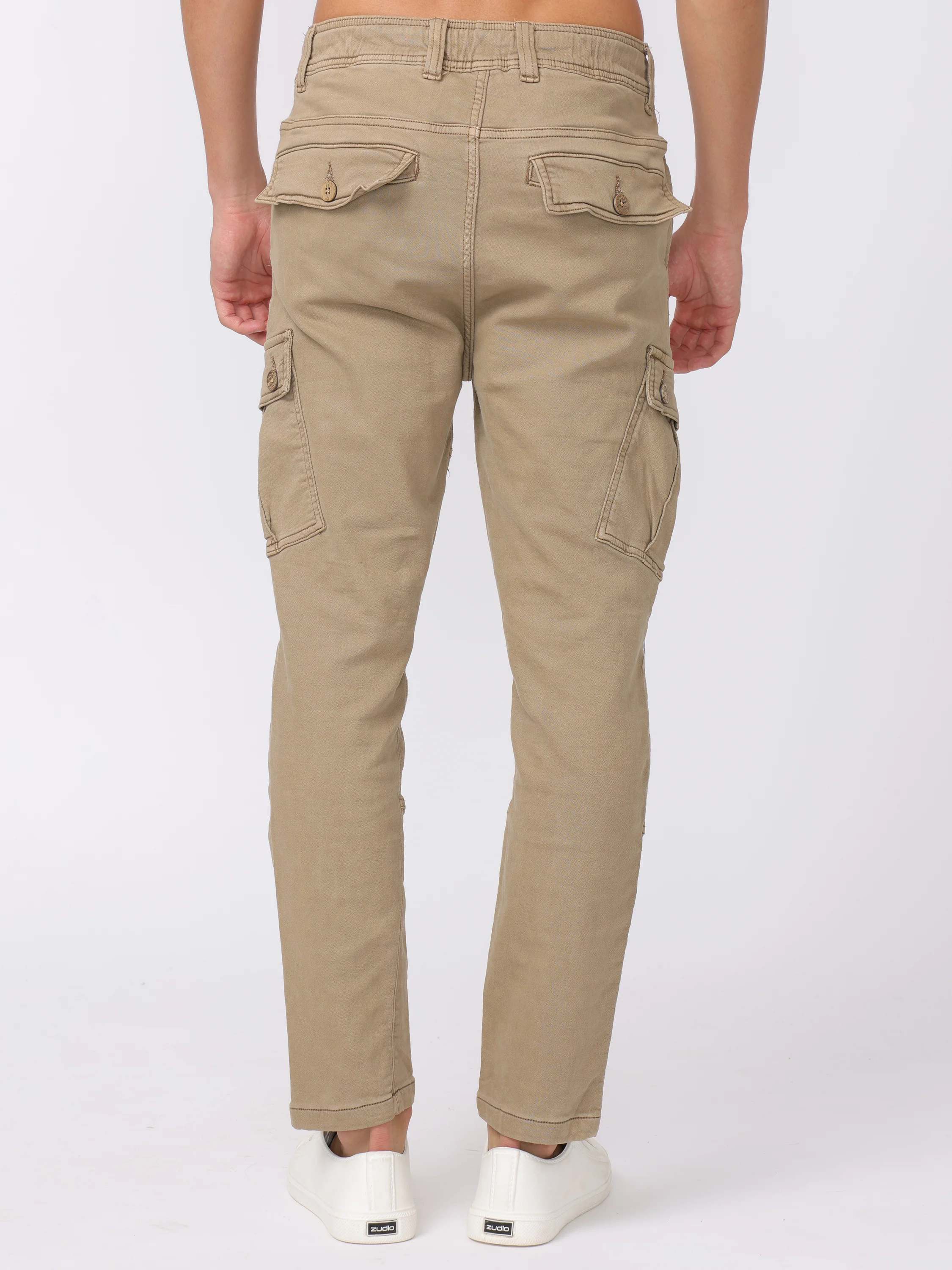 Men Beige Relaxed Fit Cargo Pants - Image 4
