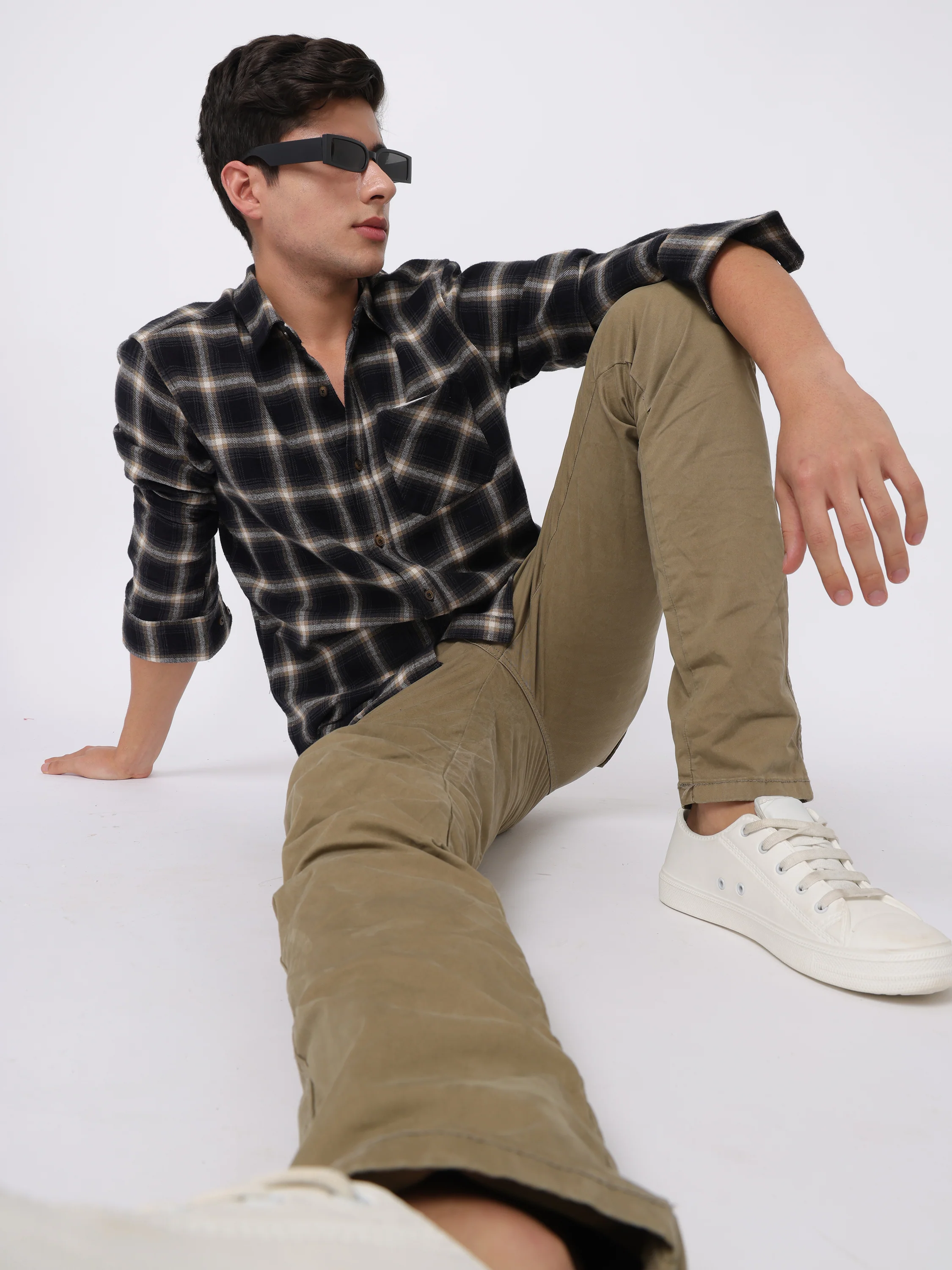 Men Beige Regular Fit Cargo Pants - Image 2