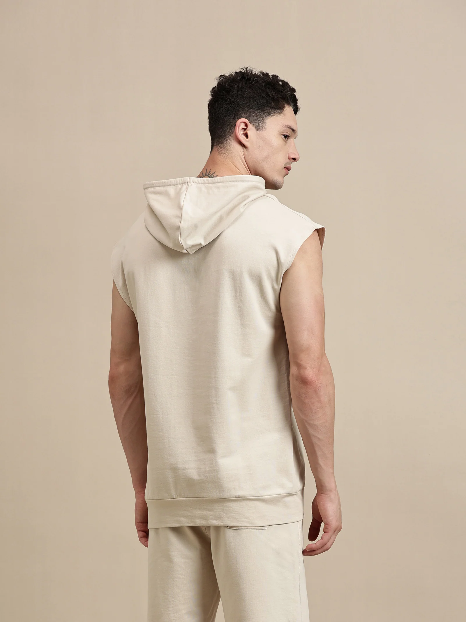 Men Beige Sleeveless Hoddie - Image 2