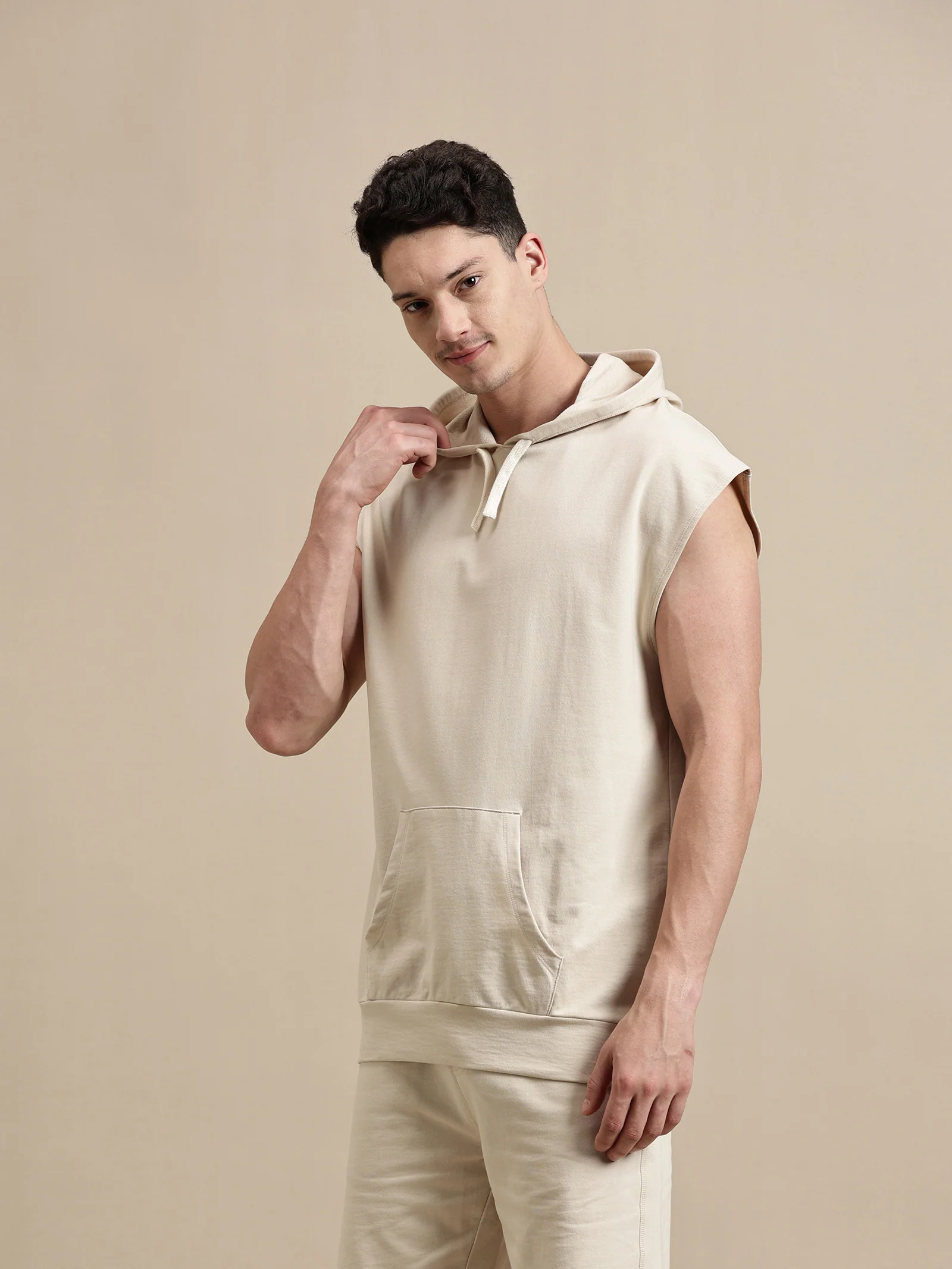 Men Beige Sleeveless Hoddie - Image 4