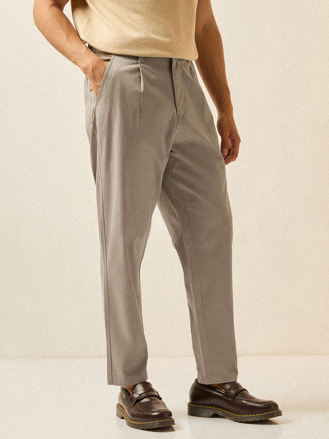 Men Beige Solid Cropped Carrot Fit Casual Chino Trouser - Image 3